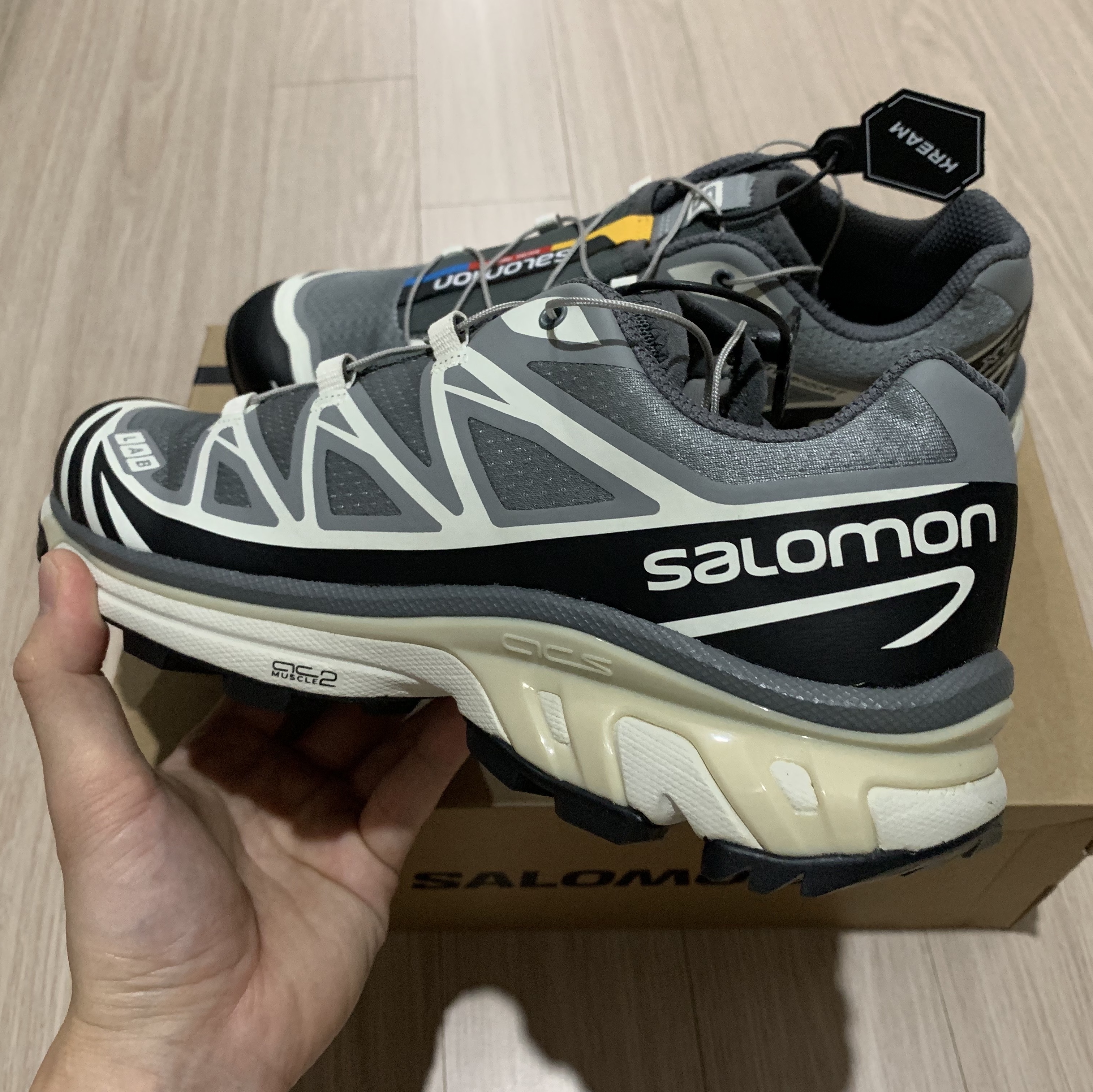 Salomon XT-6 Recut Phantom Vanilla Ice 착용 스타일 - 3