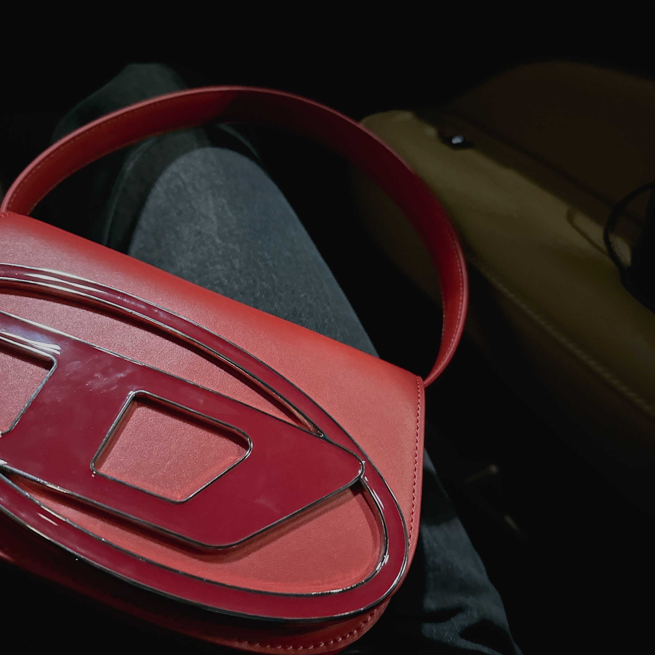 Diesel 1DR Shoulder Bag in Nappa Leather Red 착용 스타일 - 2