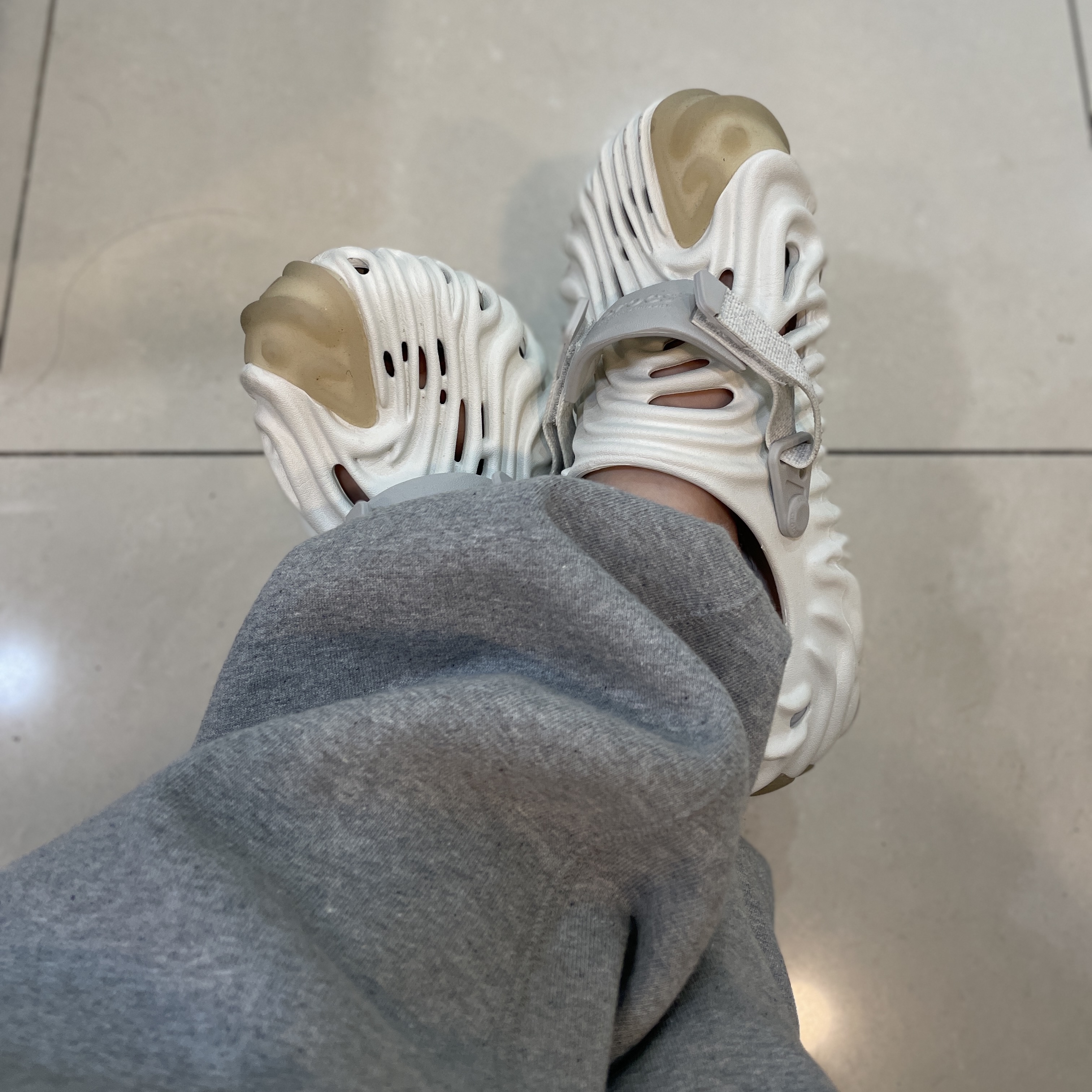 Crocs x Salehe Bembury Pollex Clog Stratus 착용 스타일