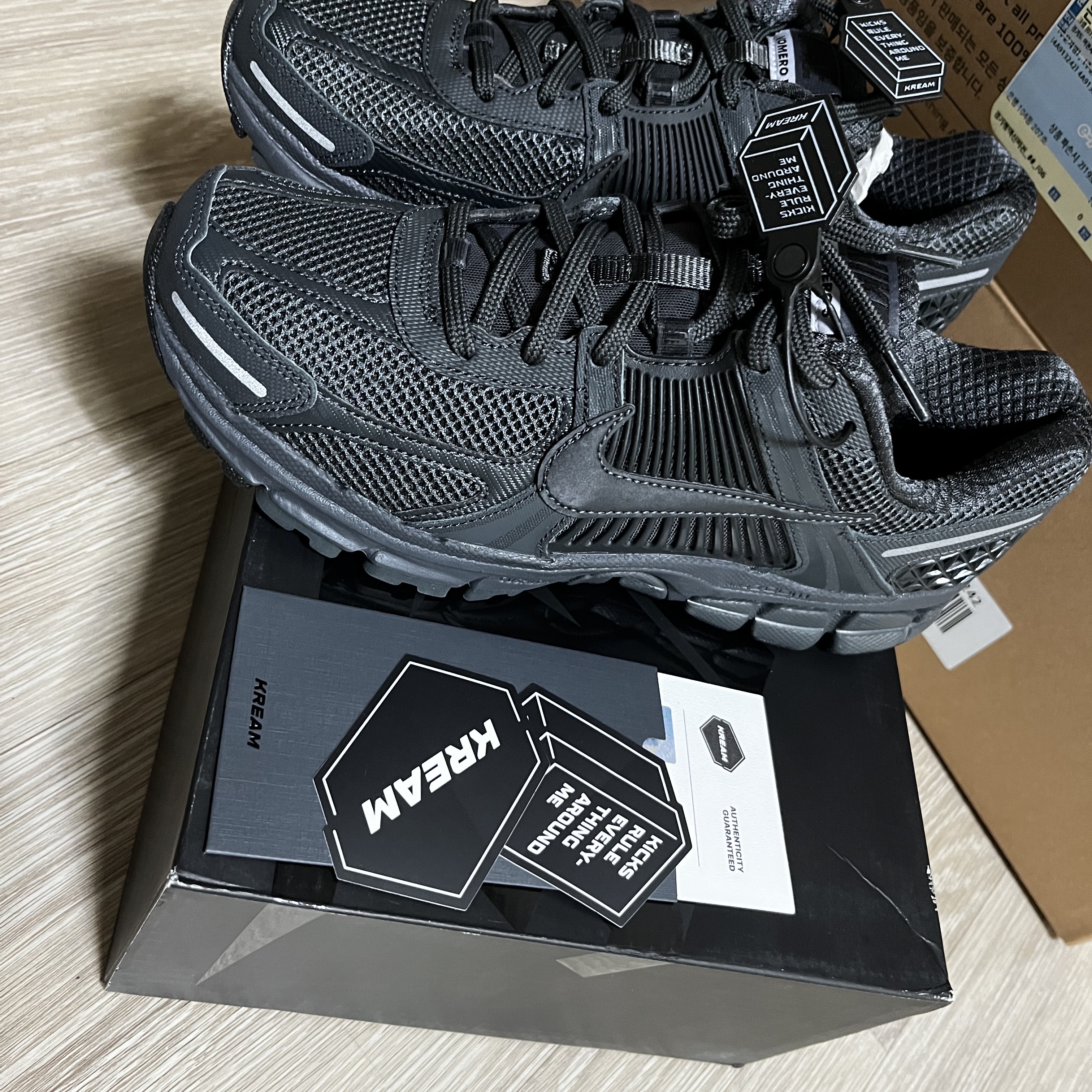 Nike Zoom Vomero 5 SP Anthracite 2023 착용 스타일 - 1