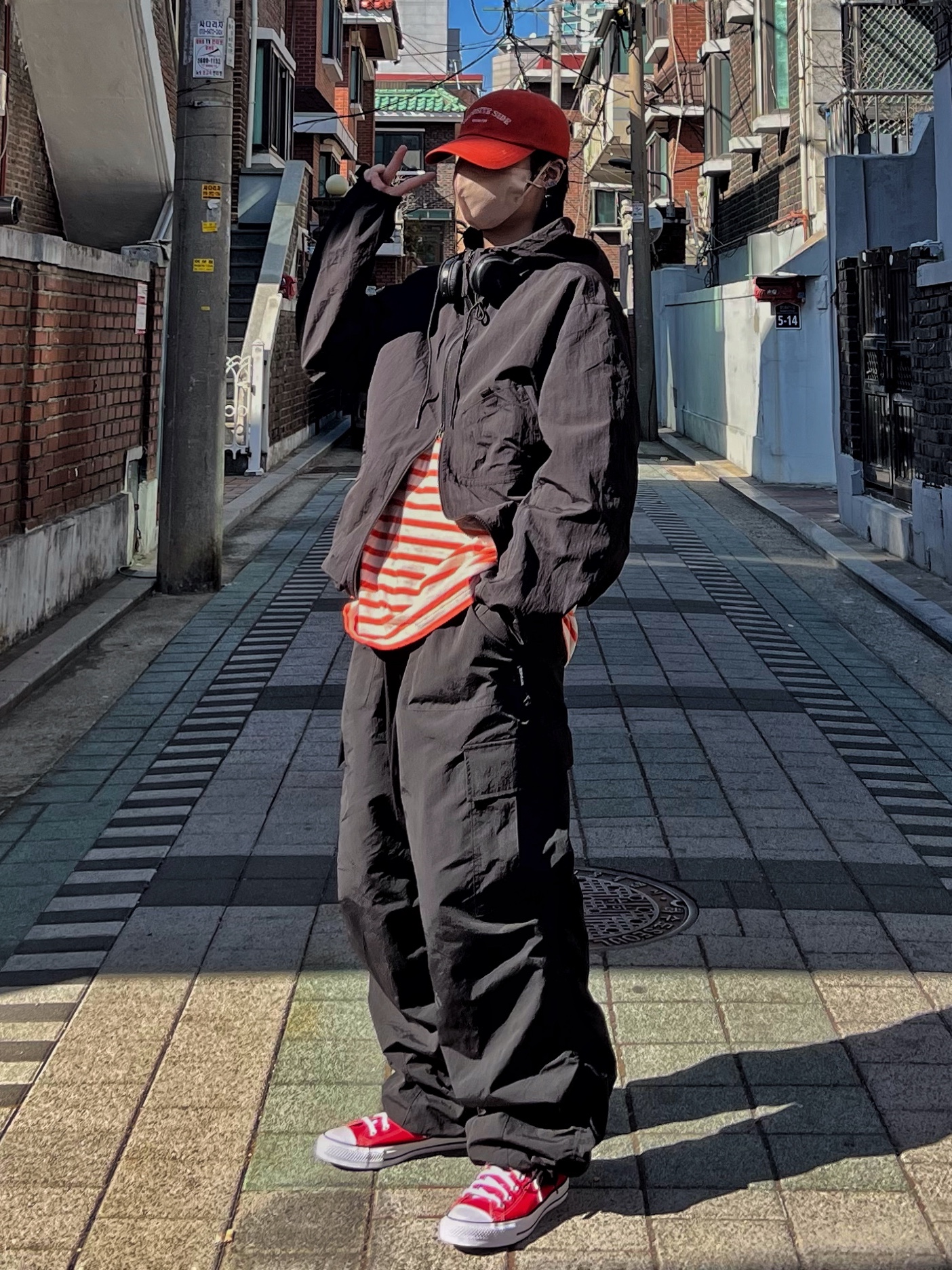 Converse Chuck Taylor All Star Core High Red, Sony WH-CH520 Black (Sony Korea Ver.) 착용 스타일 - 1