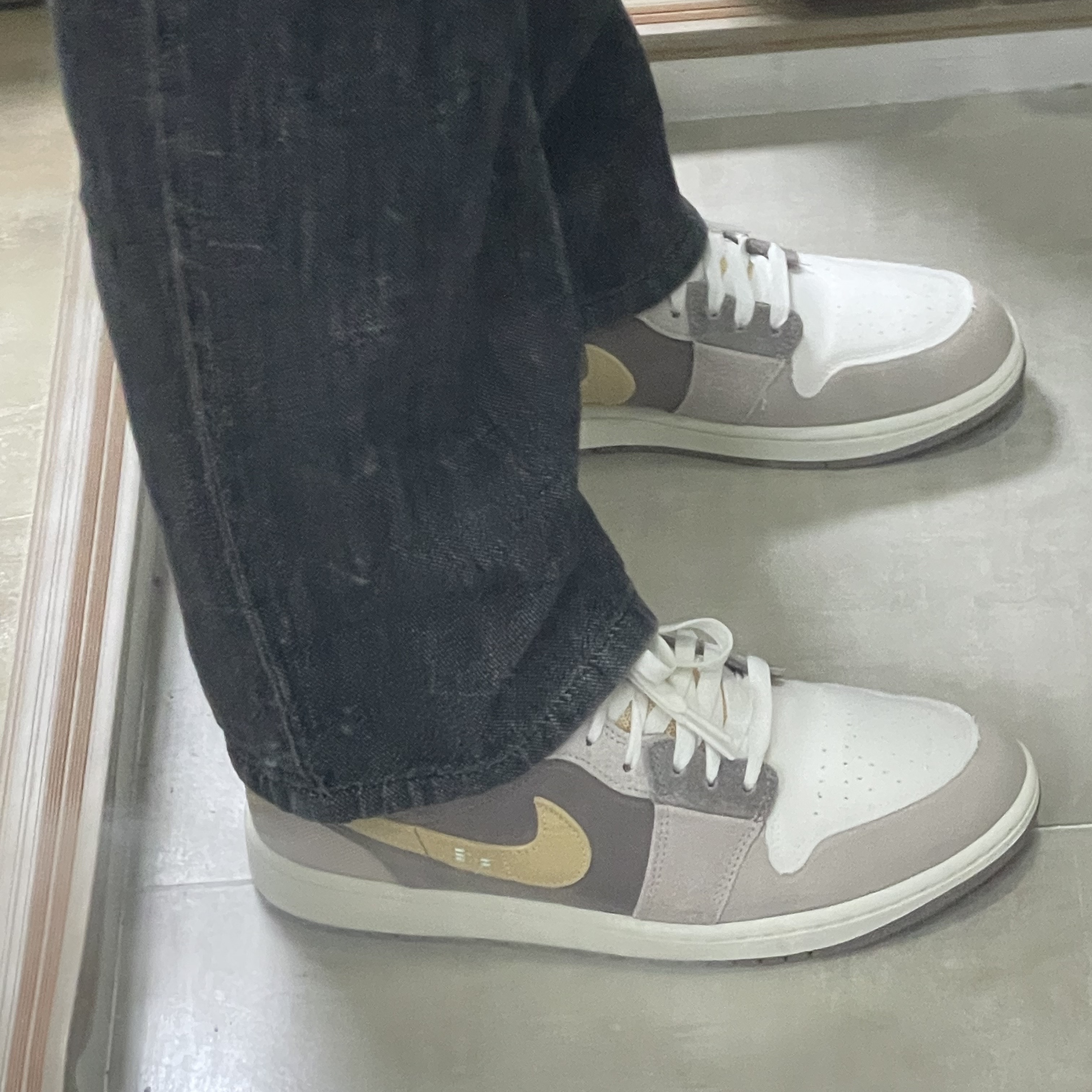 Jordan 1 Low SE Craft Taupe Haze 착용 스타일
