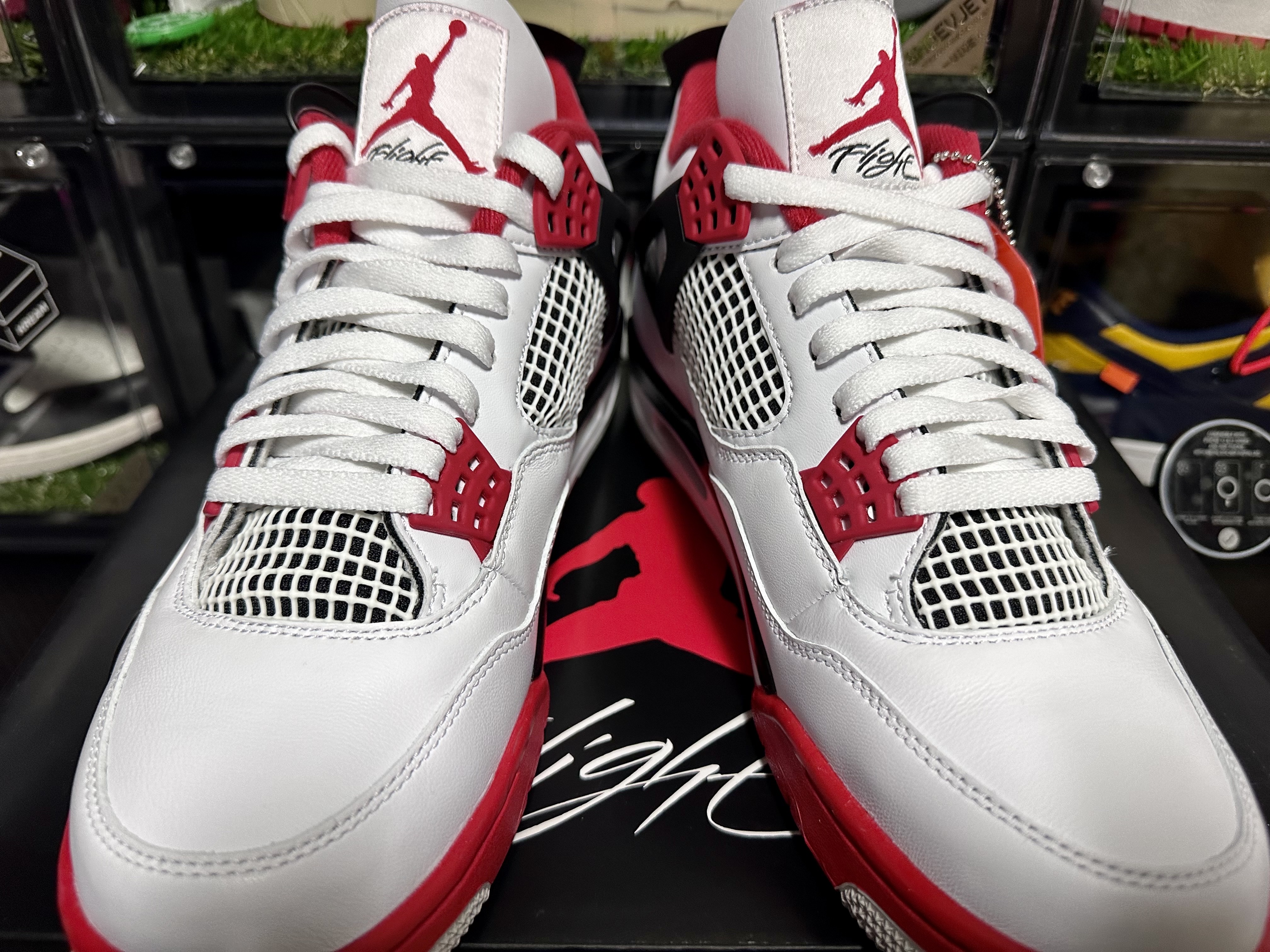 Jordan 4 Retro OG Fire Red 2020 착용 스타일 - 3