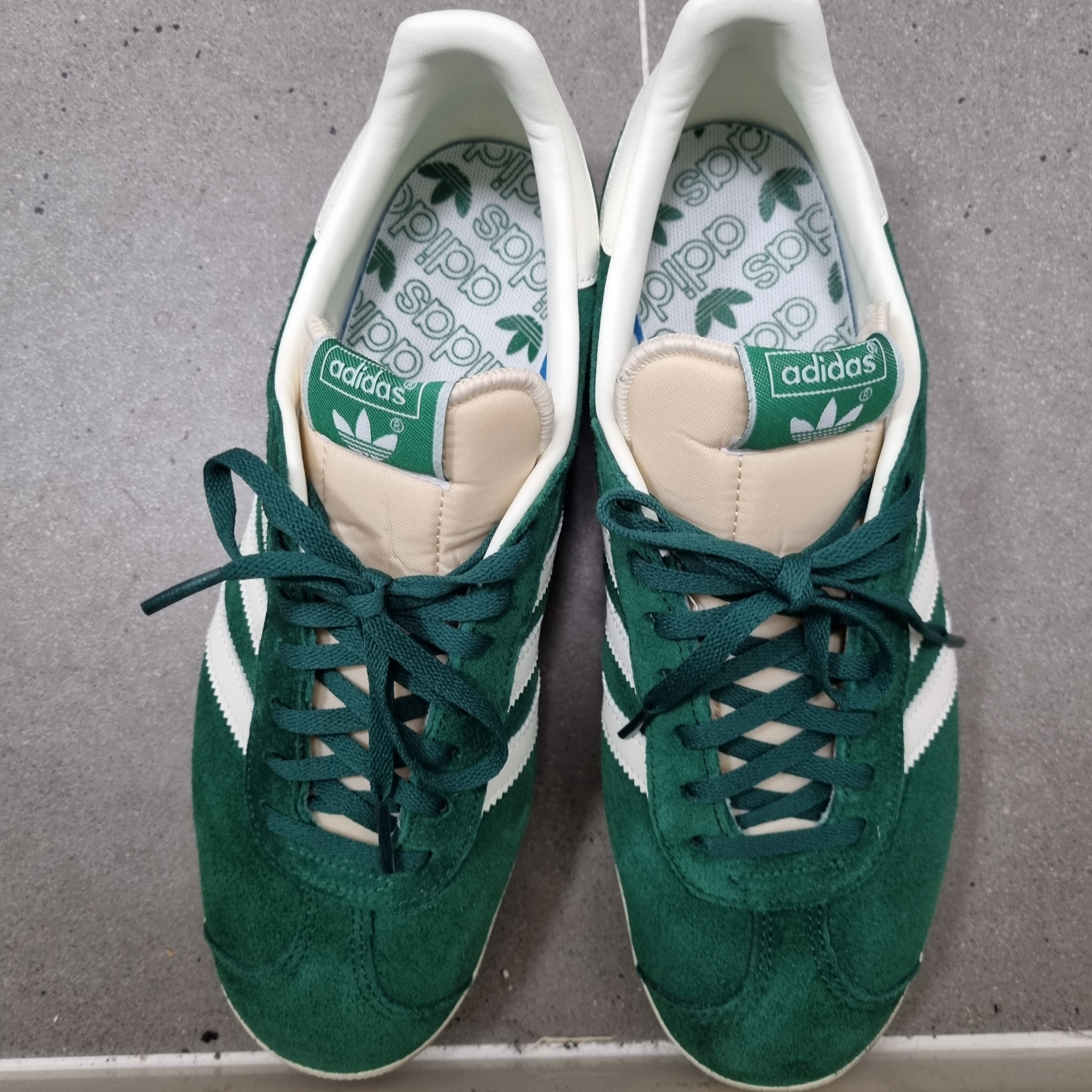 Adidas Gazelle Dark Green Cream White 착용 스타일