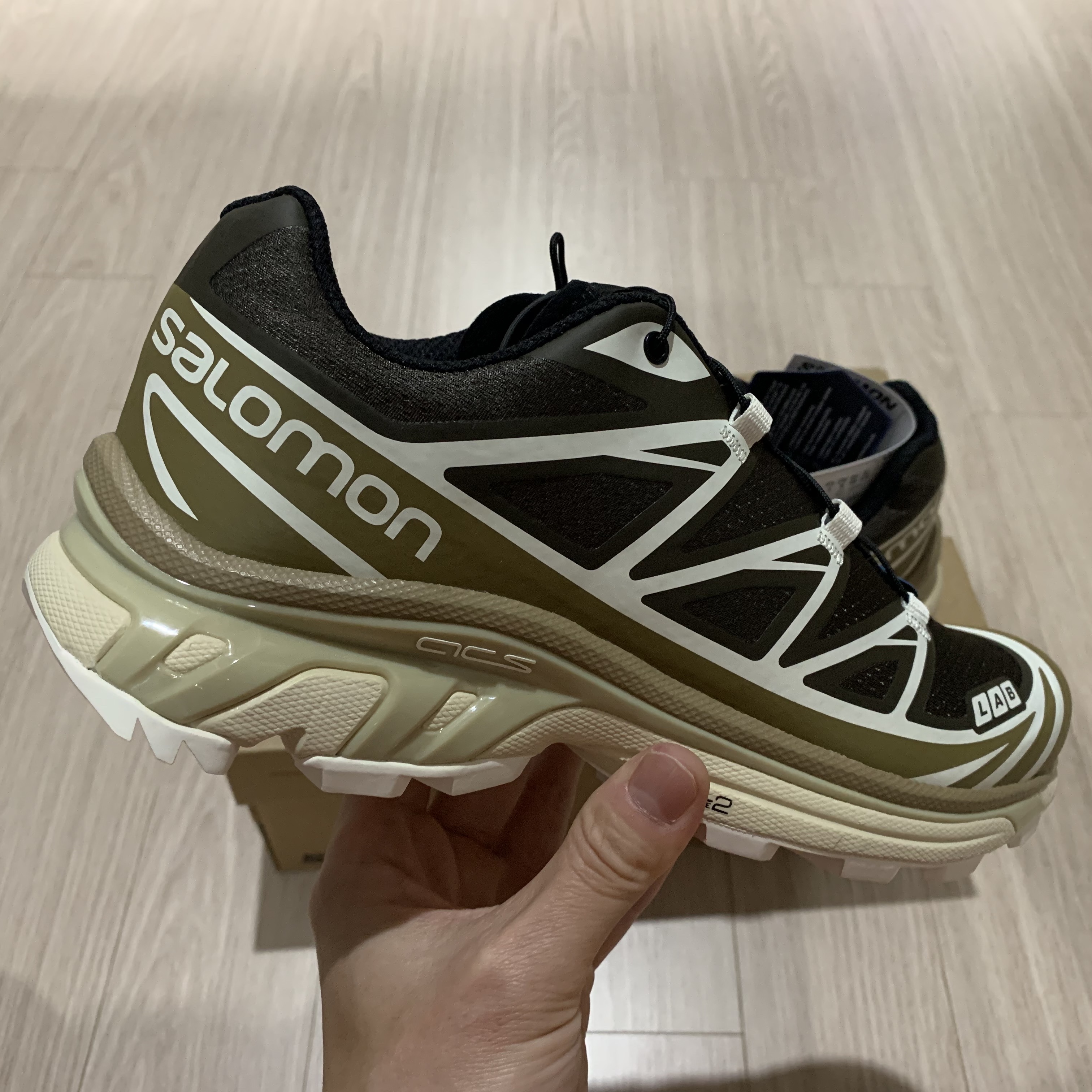 Salomon XT-6 Kangaroo Vanilla Ice 착용 스타일 - 2