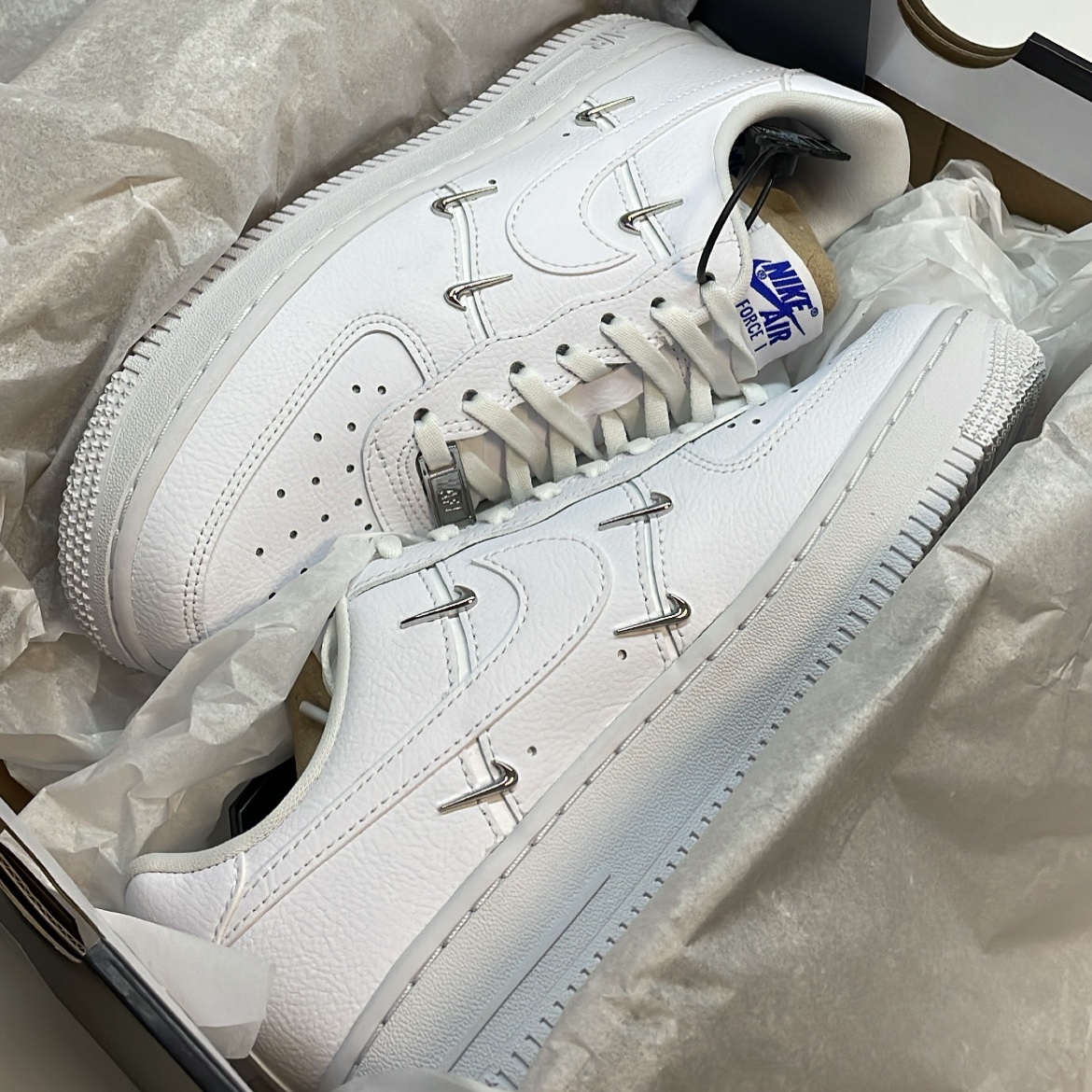(W) Nike Air Force 1 Low '07 LX Chrome Luxe 착용 스타일