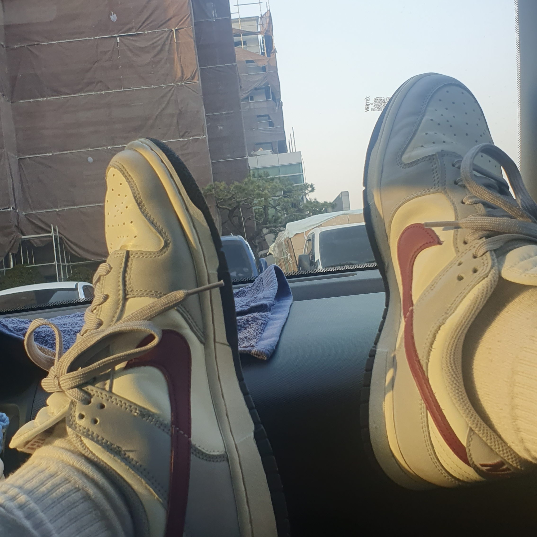 (W) Nike Dunk Low Wolf Grey Rosewood 착용 스타일