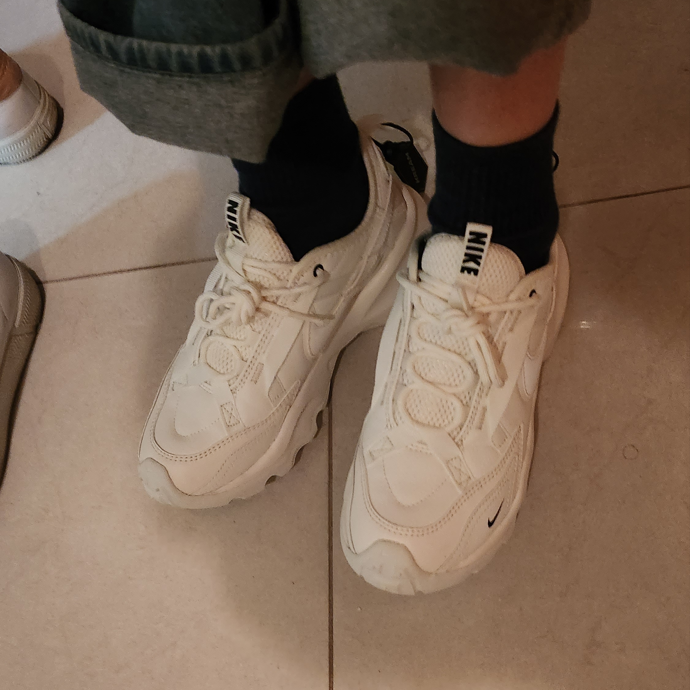 (W) Nike TC 7900 Summit White 착용 스타일
