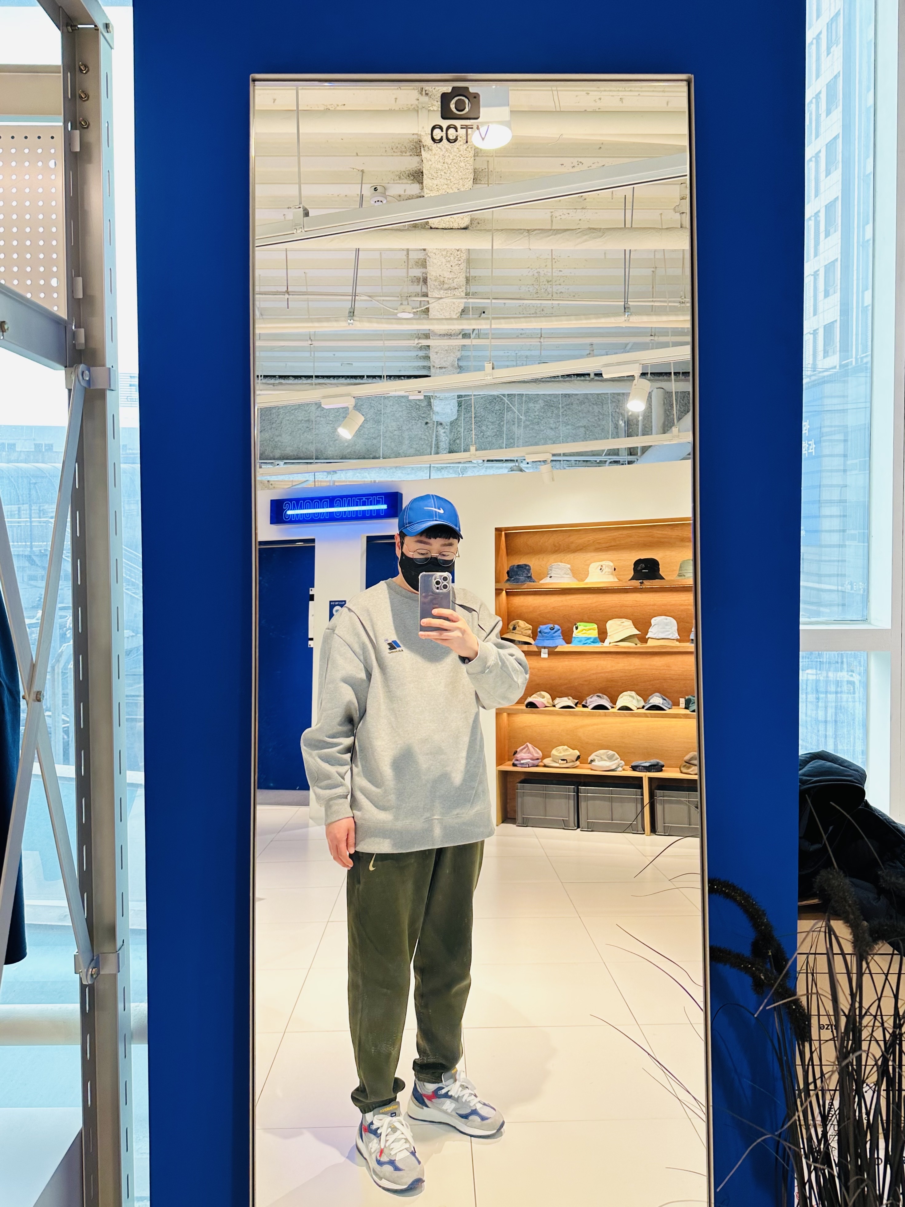 Zara x Ader Error Oversize Sweatshirt Grey, Nike x Billie Eilish NRG Fleece Pants Sequoia - Asia 착용 스타일 - 1