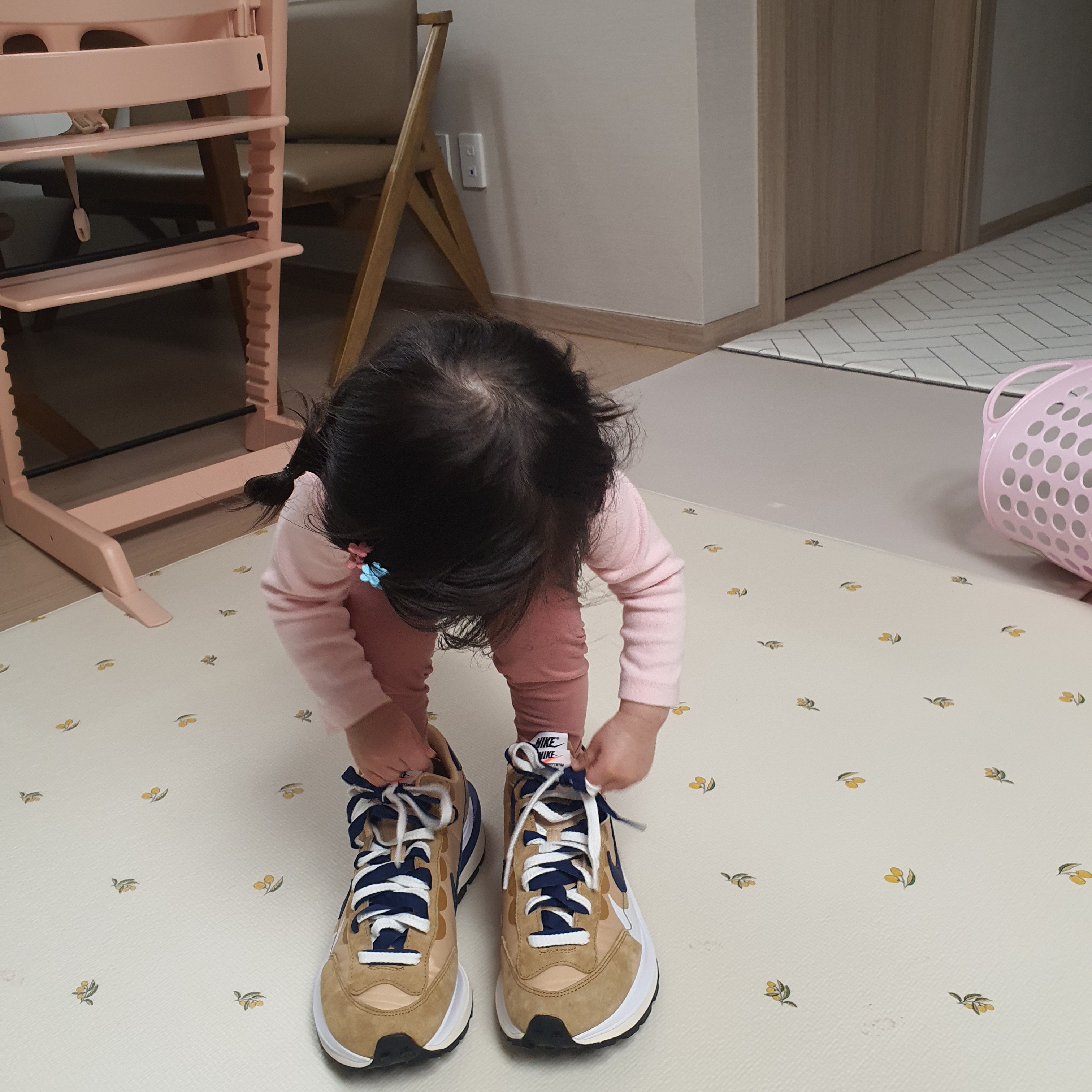 Nike x Sacai VaporWaffle Sesame and Blue Void 착용 스타일 - 2