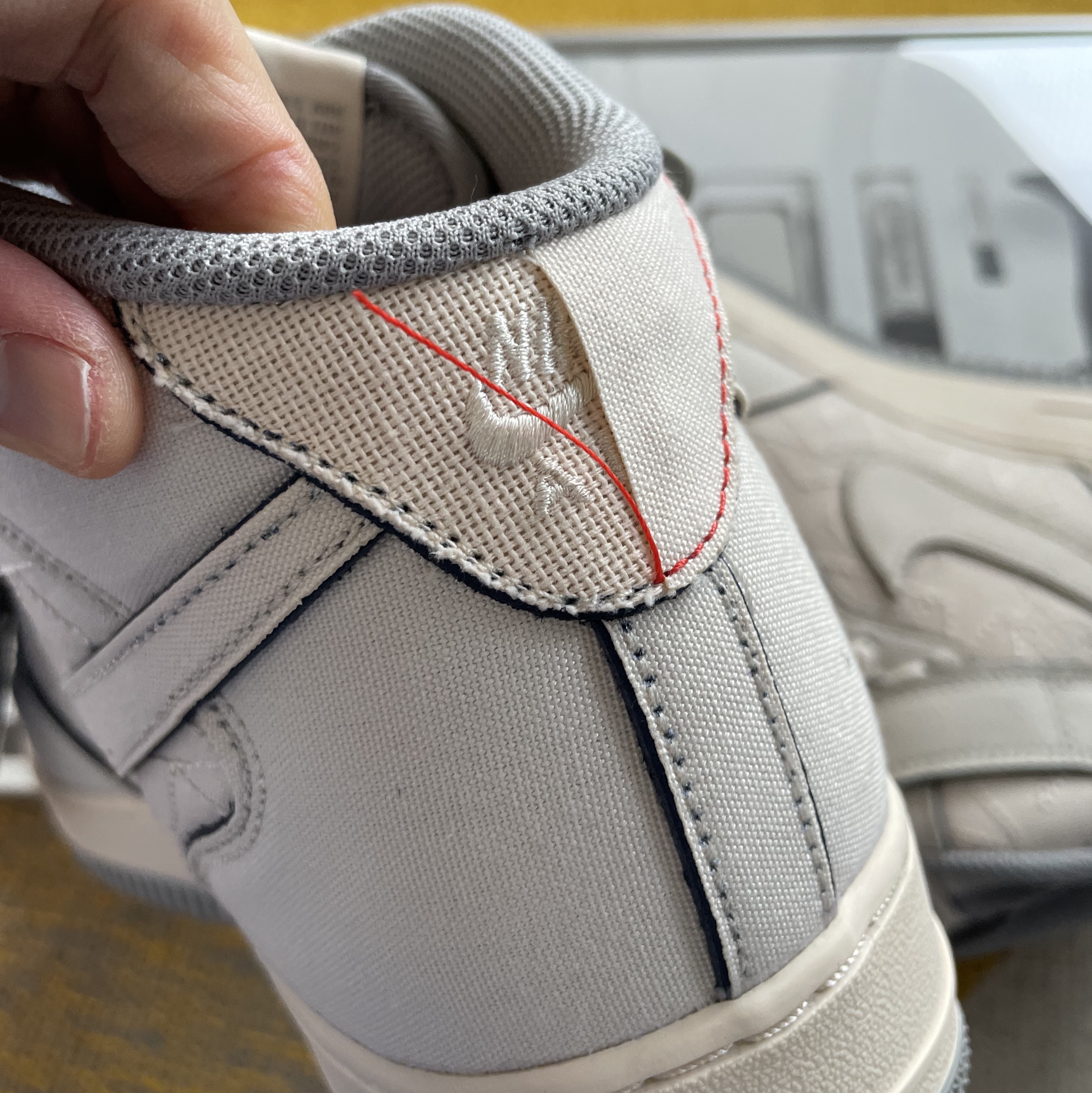 Nike Air Force 1 Mid '07 Pearl White 착용 스타일 - 2
