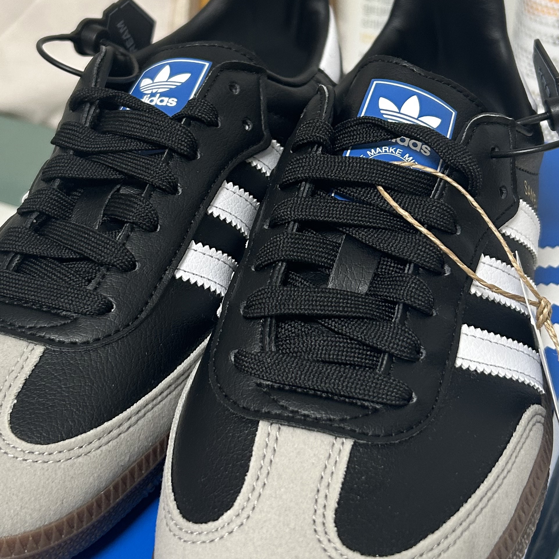 Adidas Samba Vegan Black White 착용 스타일 - 2