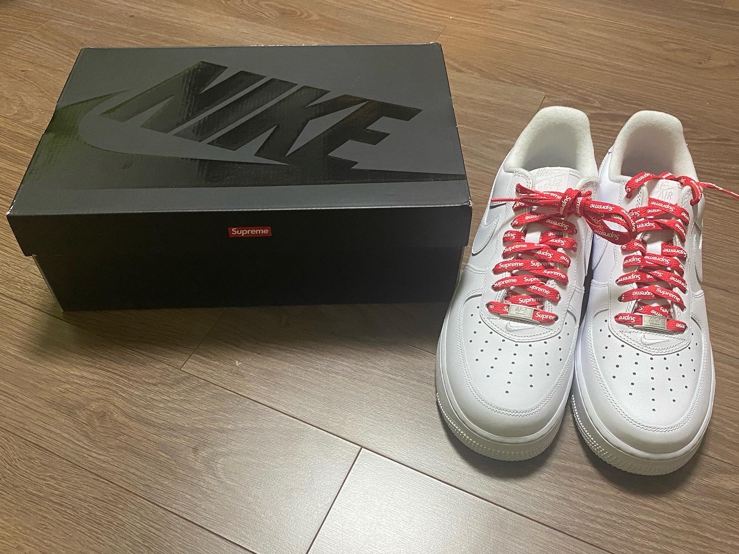 Nike x Supreme Air Force 1 Low White 착용 스타일