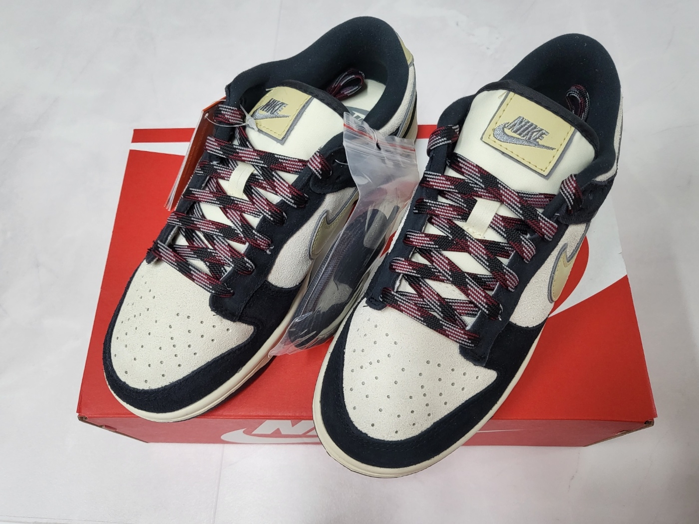 (W) Nike Dunk Low LX Black Suede 착용 스타일