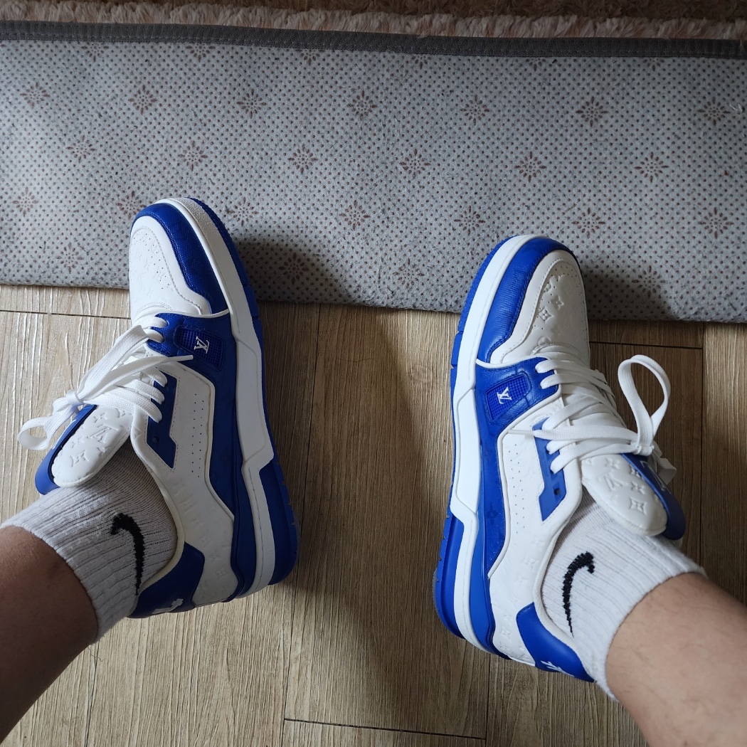 Louis Vuitton LV Trainer Sneakers Blue 착용 스타일 - 3