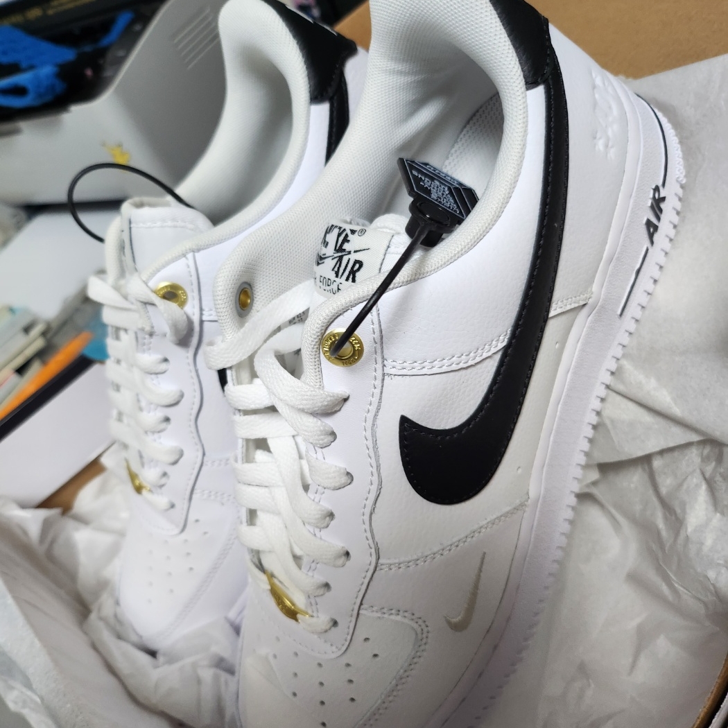 Nike Air Force 1 '07 LV8 40th Anniversary Join Forces White Black 착용 스타일