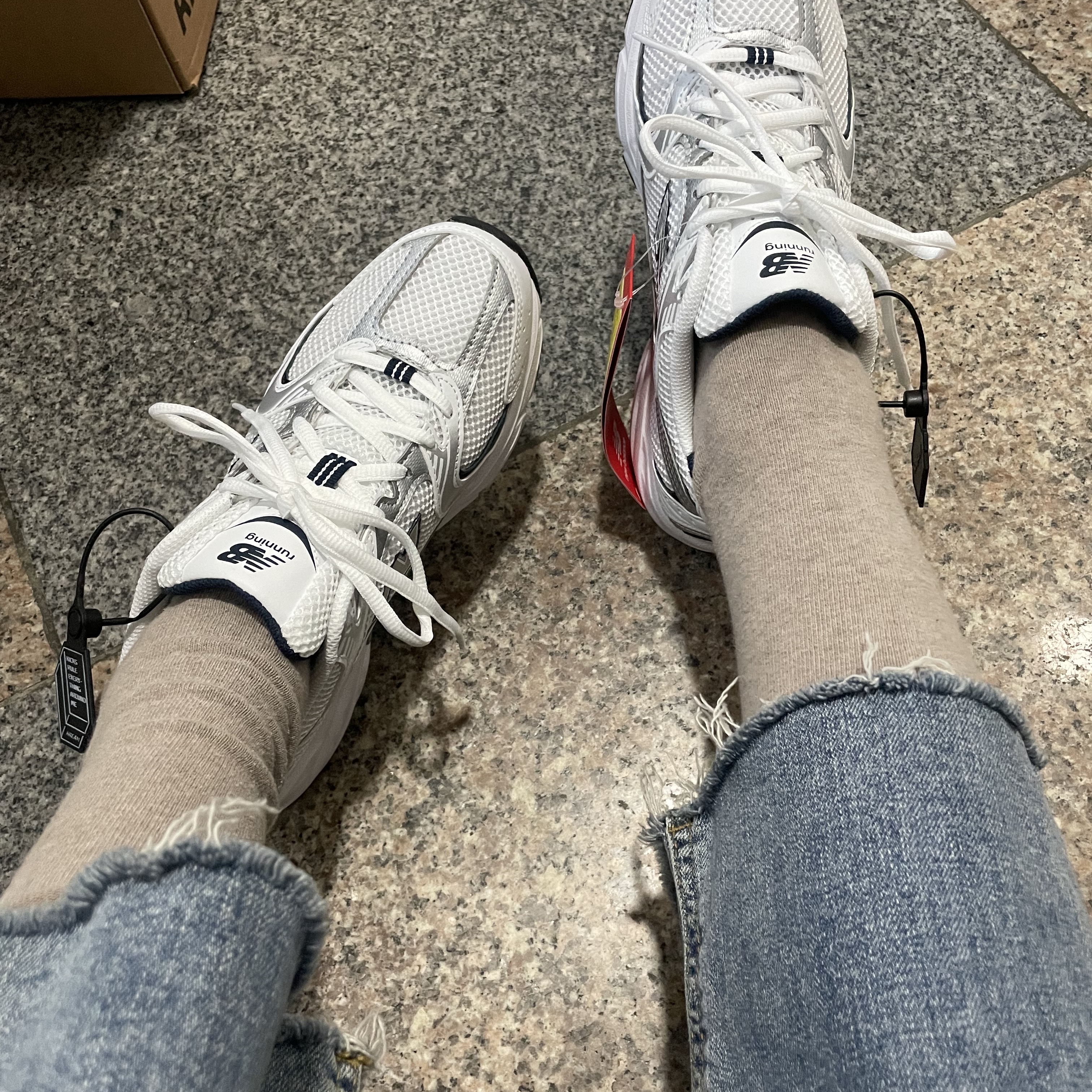 New Balance 530 White 착용 스타일 - 3