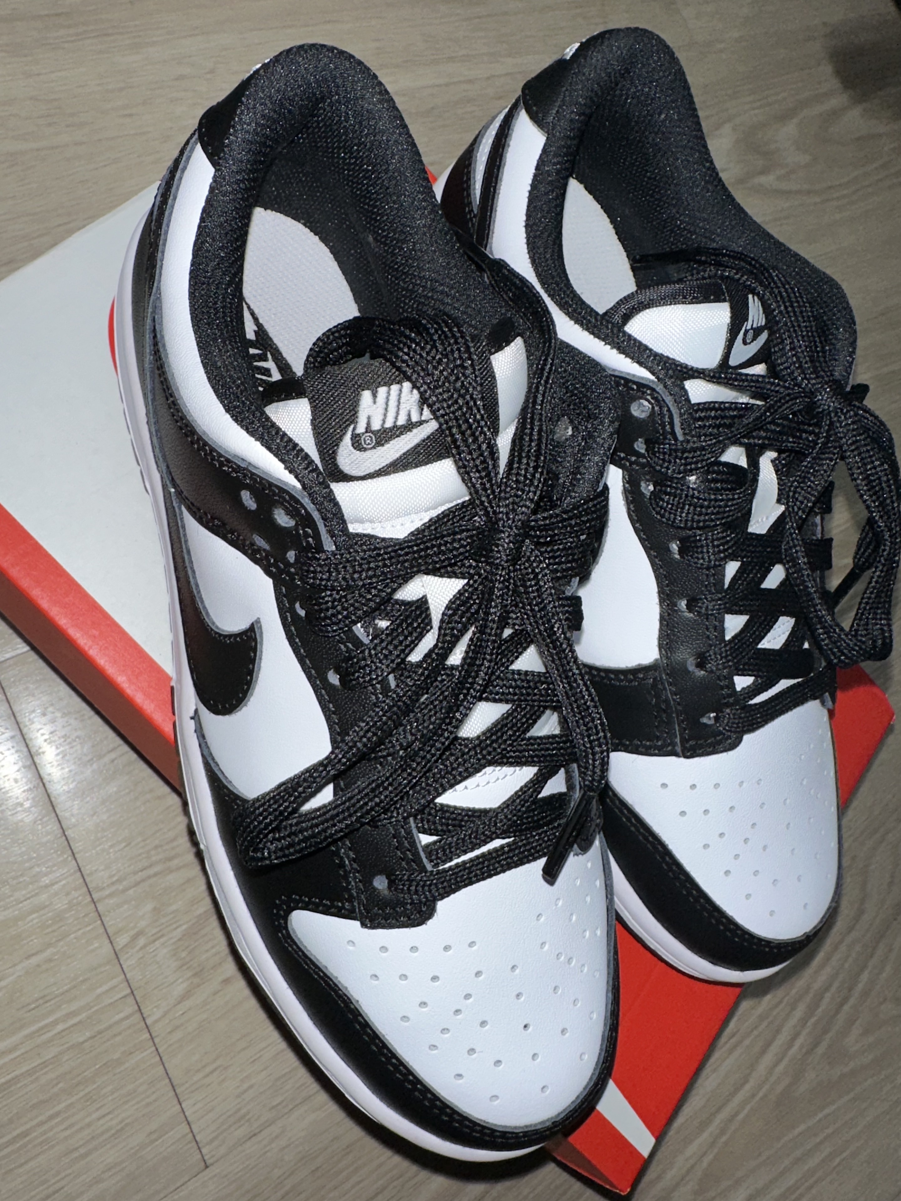 (W) Nike Dunk Low Black 착용 스타일 - 2