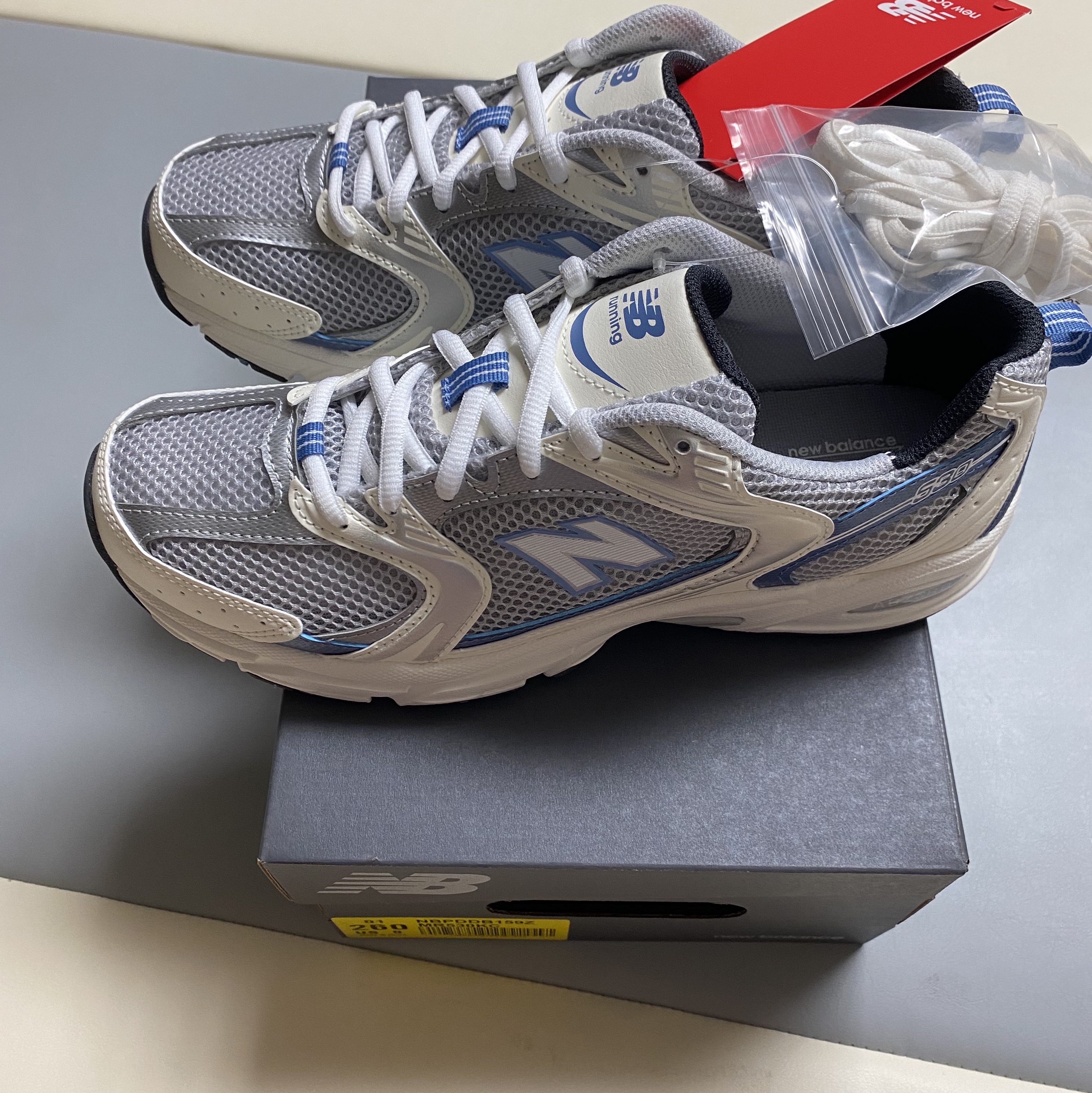 New Balance 530 Steel Blue 착용 스타일 - 2