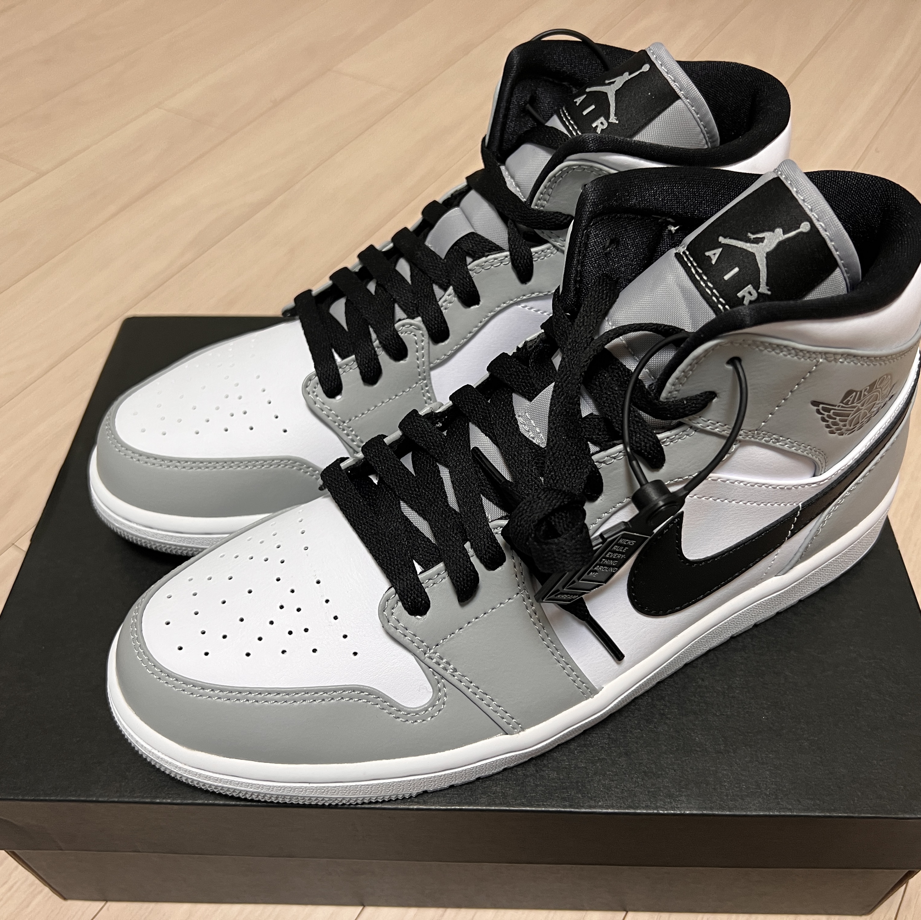 Jordan 1 Mid Light Smoke Grey 착용 스타일