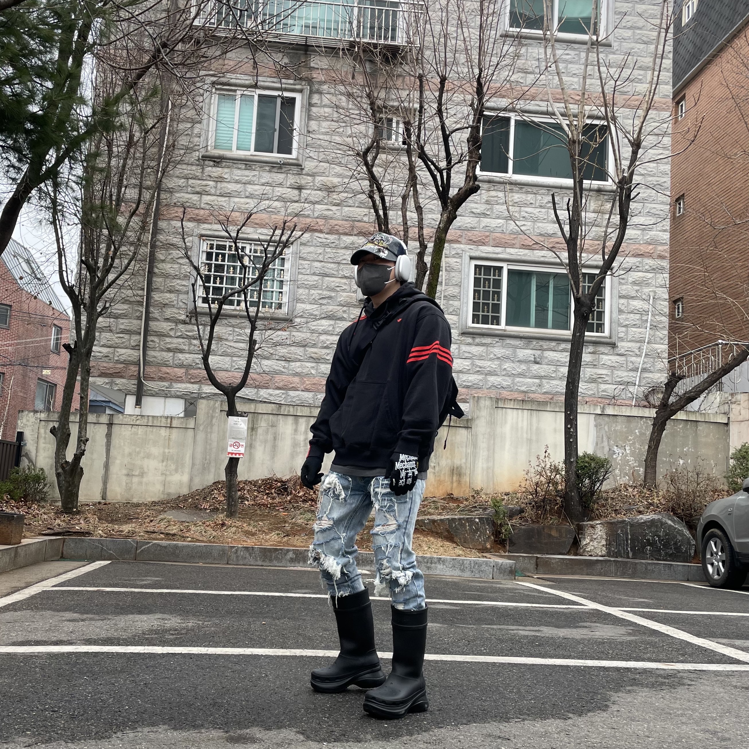 Balenciaga x Crocs Rubber Boot Black, Apple AirPods Max Lightning Silver (Korean Ver.) 착용 스타일 - 2