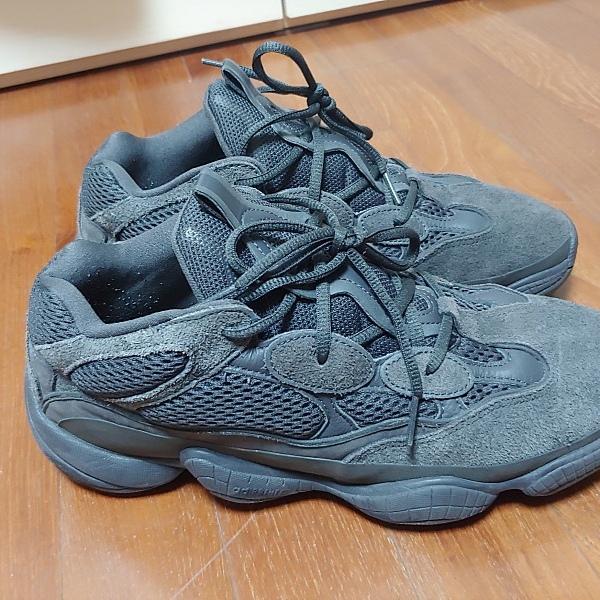 Adidas Yeezy 500 Utility Black 2018/2020 착용 스타일