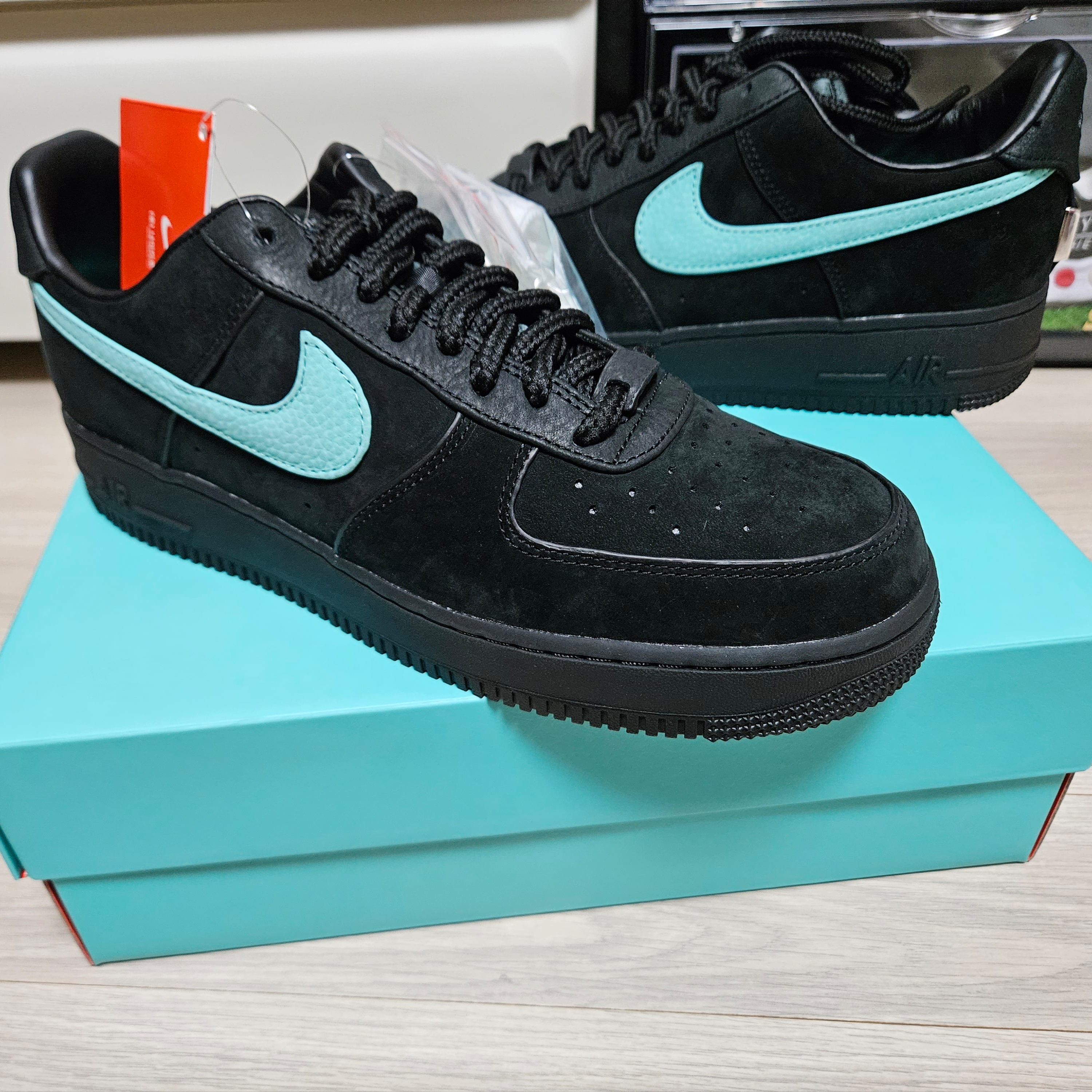 Nike x Tiffany & Co. Air Force 1 Low SP 1837 착용 스타일 - 1
