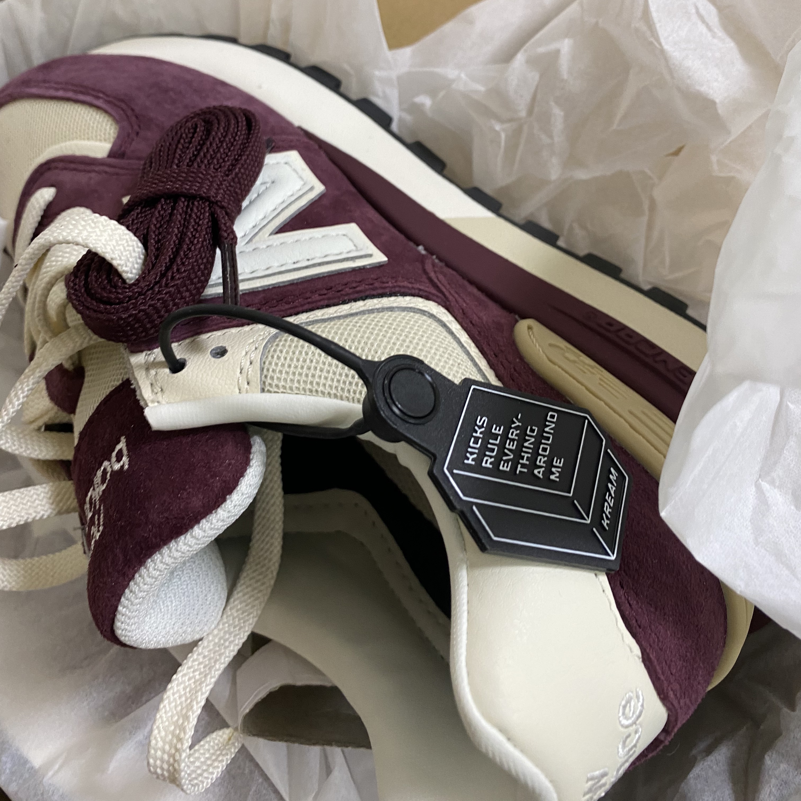 New Balance 574 Legacy Burgundy Angora 착용 스타일