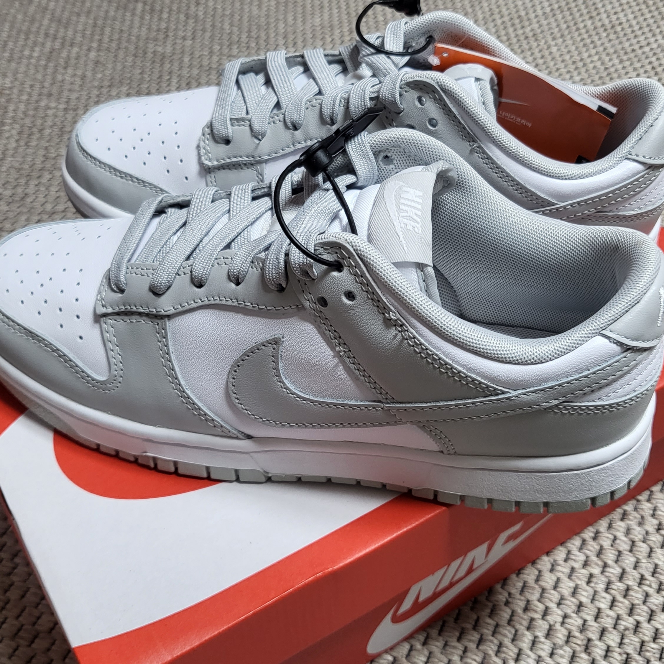 Nike Dunk Low Retro Grey Fog 착용 스타일