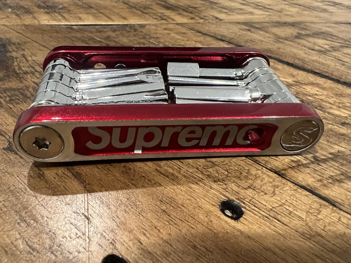 Supreme x Silca Bike Tool Red - 23SS 착용 스타일 - 1