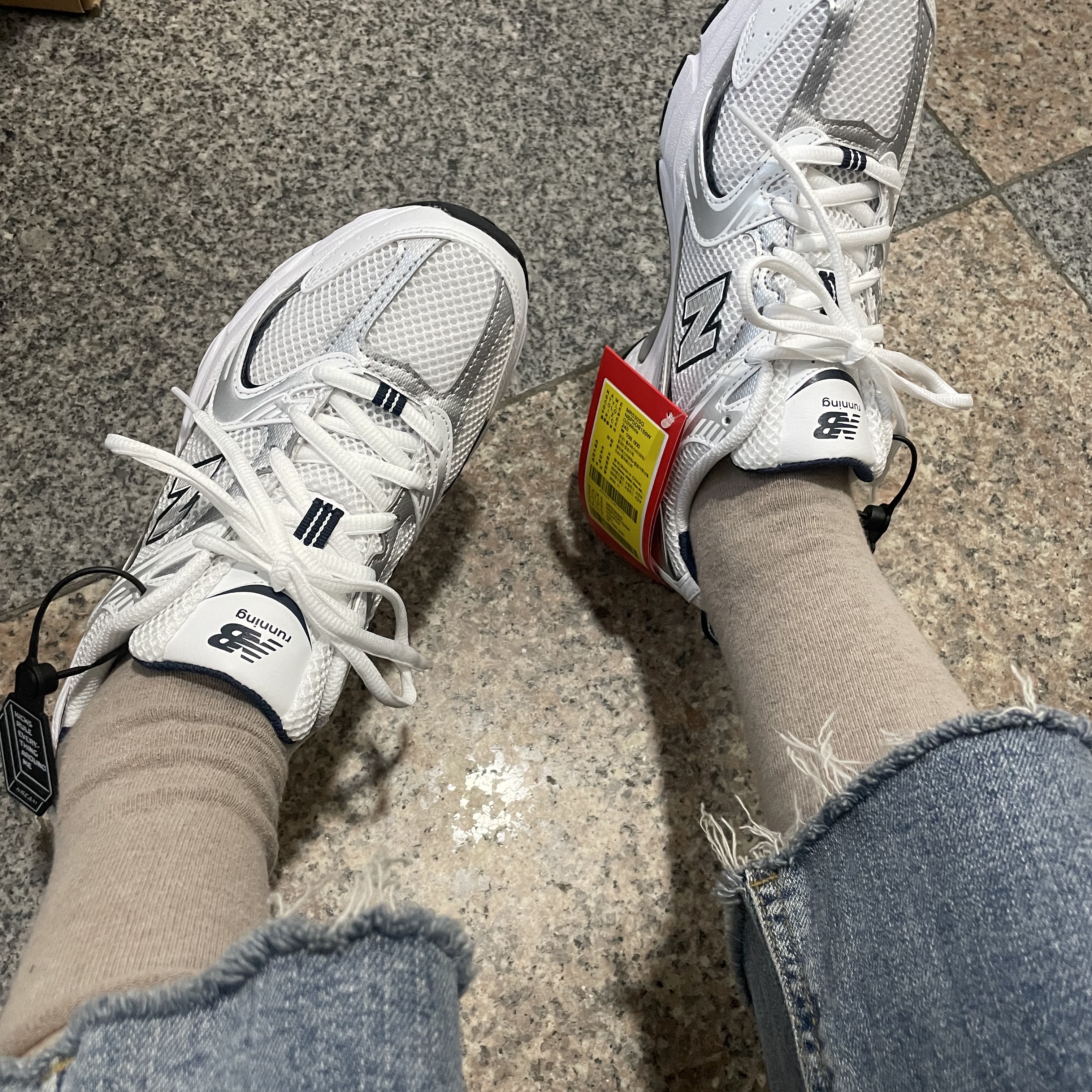 New Balance 530 White 착용 스타일 - 2