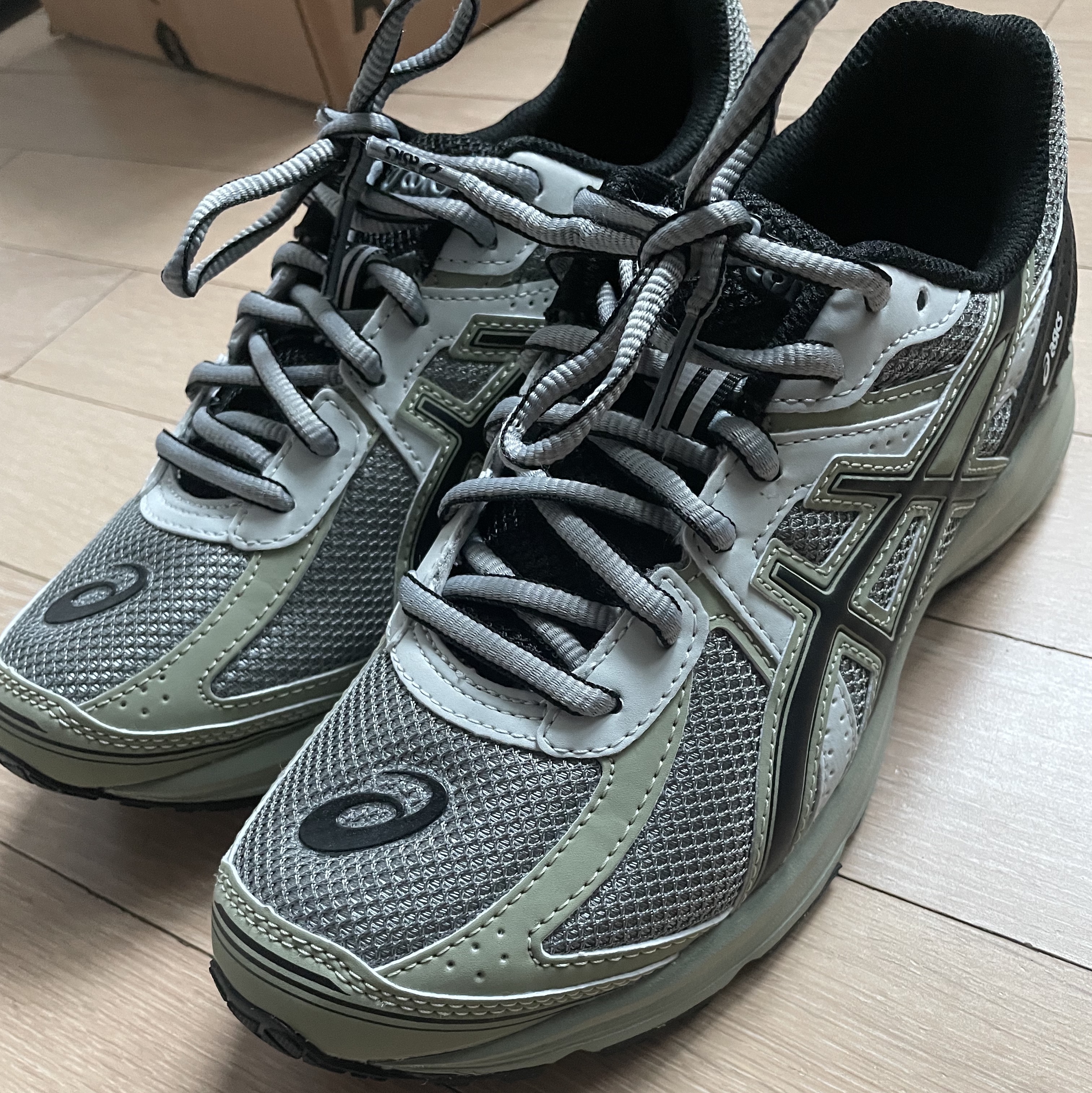 Asics Jog 100 S Sheet Rock - 2E Wide 착용 스타일