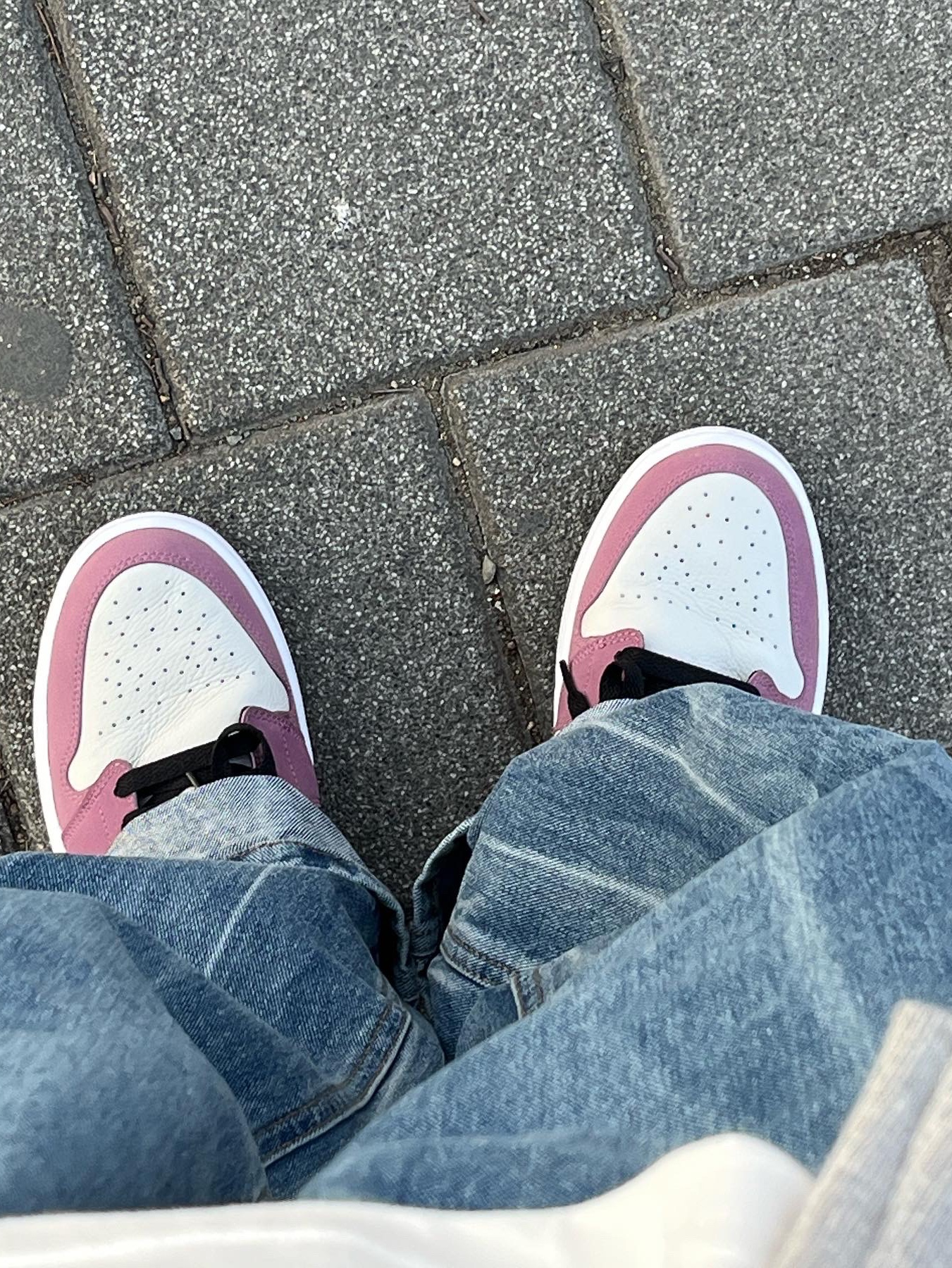 (W) Jordan 1 Mid SE Light Mulberry 착용 스타일 - 2
