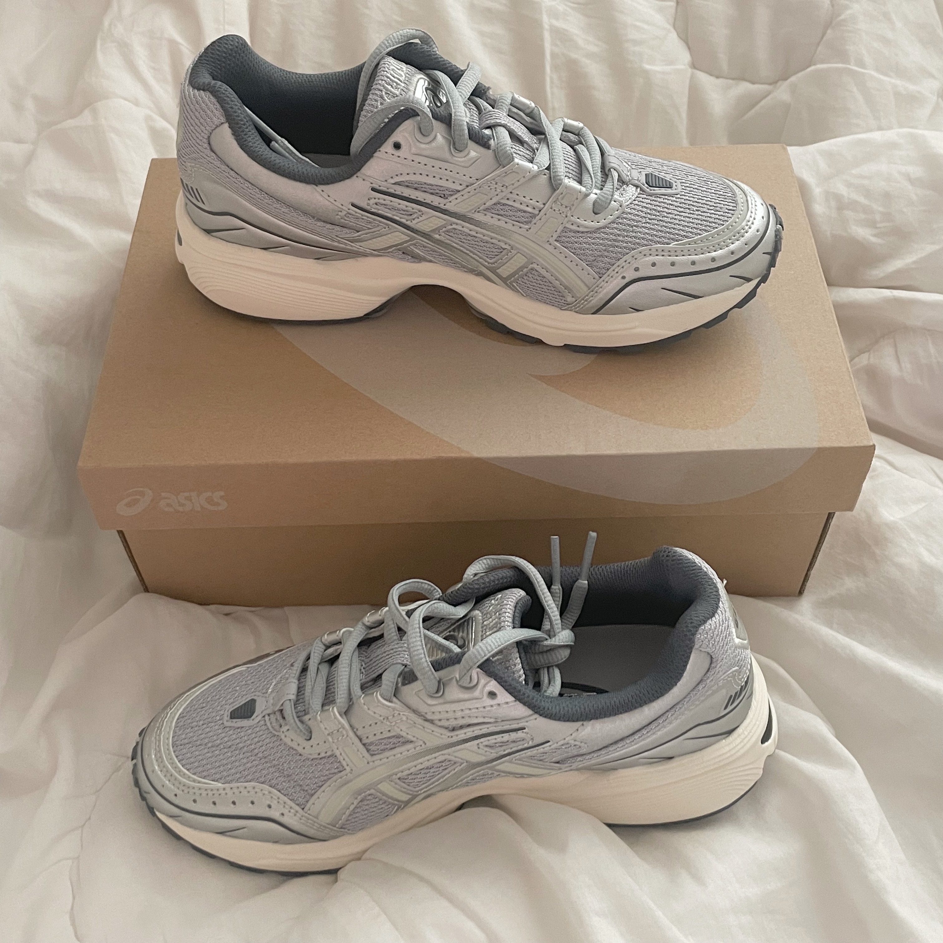 Asics Gel-1090 Piedmont Grey 착용 스타일 - 2