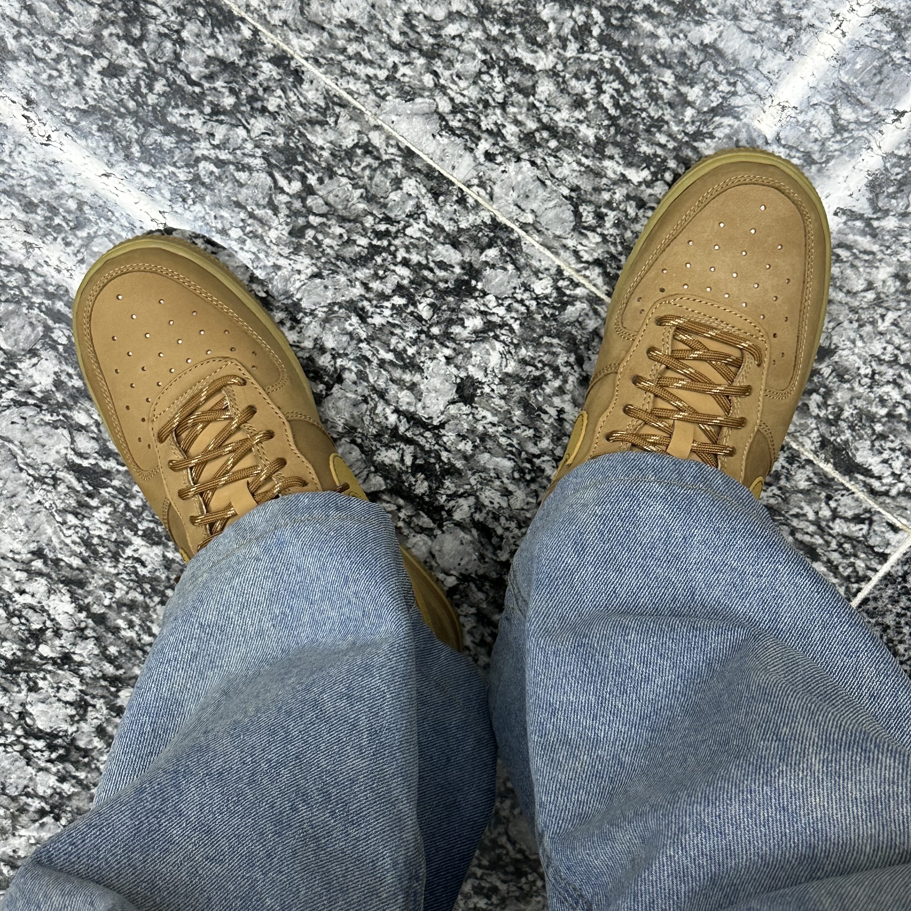 Nike Air Force 1 '07 WB Flax 착용 스타일