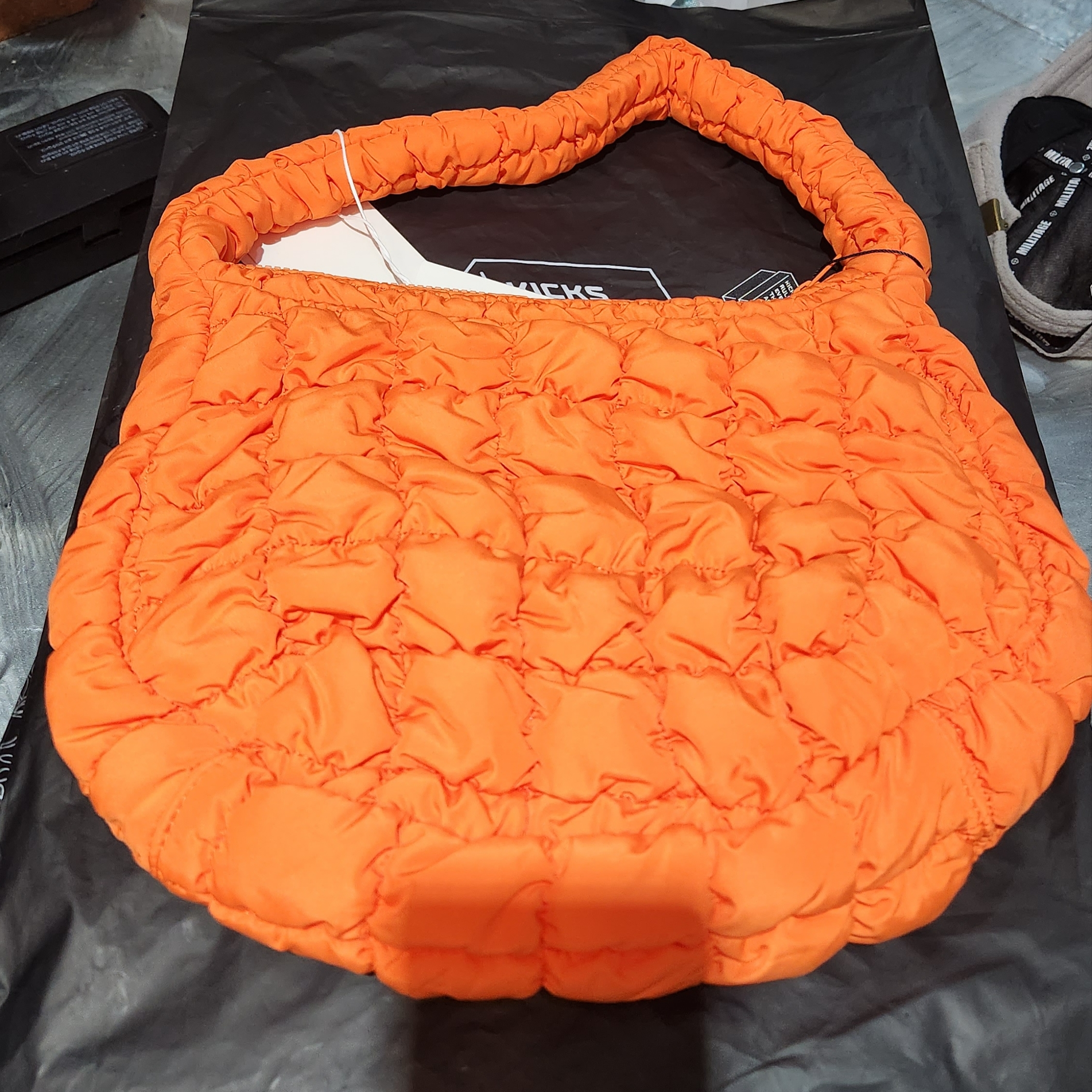 COS Quilted Mini Bag Bright Orange 착용 스타일