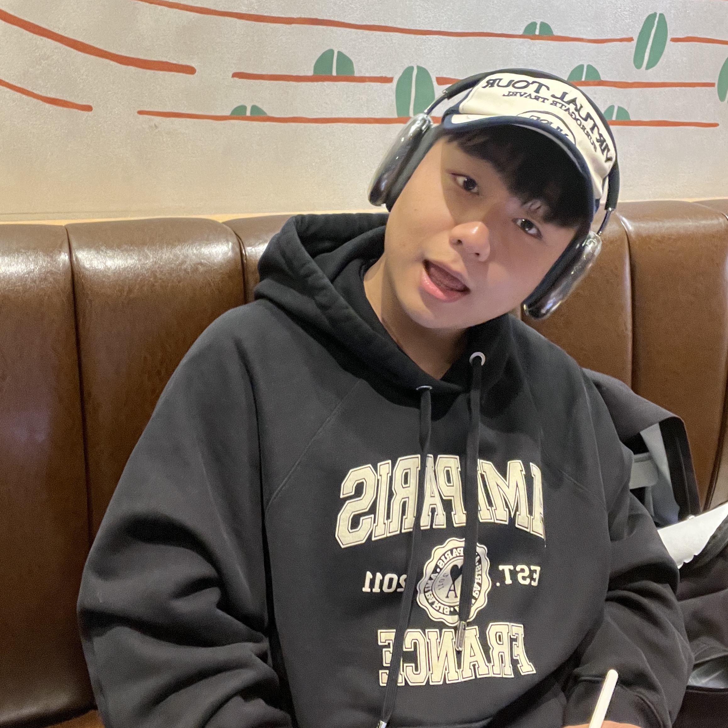 Ami Paris France Hood Sweatshirt Black, Jordan 1 Retro Low OG Black and Dark Powder Blue 착용 스타일 - 3