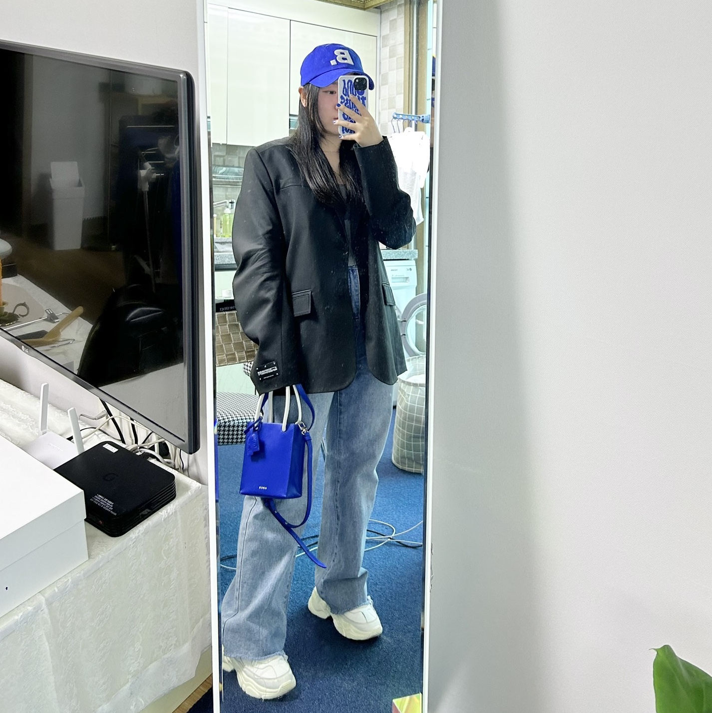 Zara x Ader Error Oversize Blazer Black, Ader Error Small Shopper Bag Blue 착용 스타일 - 2