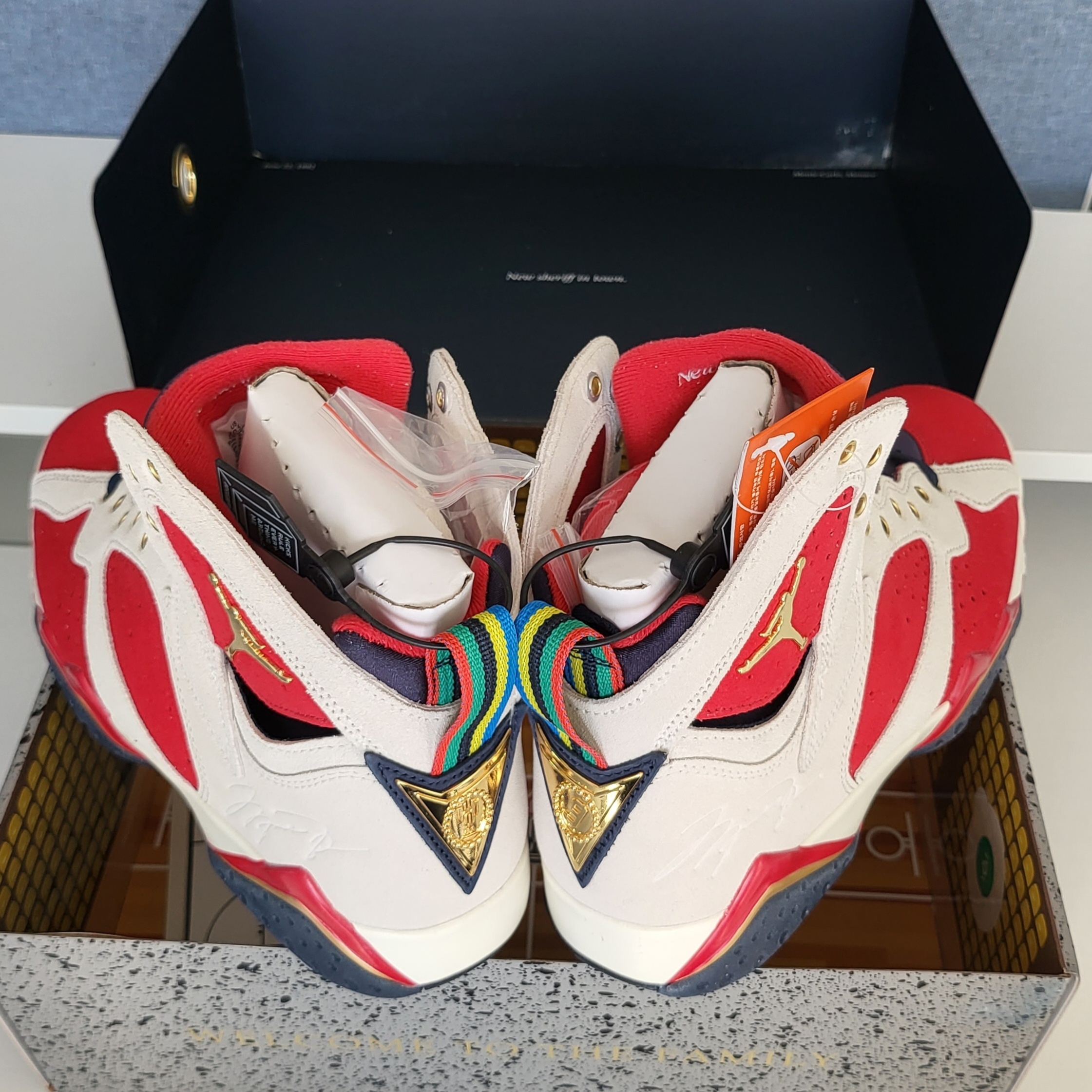 Jordan 7 x Trophy Room Retro SP True Red and Obsidian 착용 스타일 - 5
