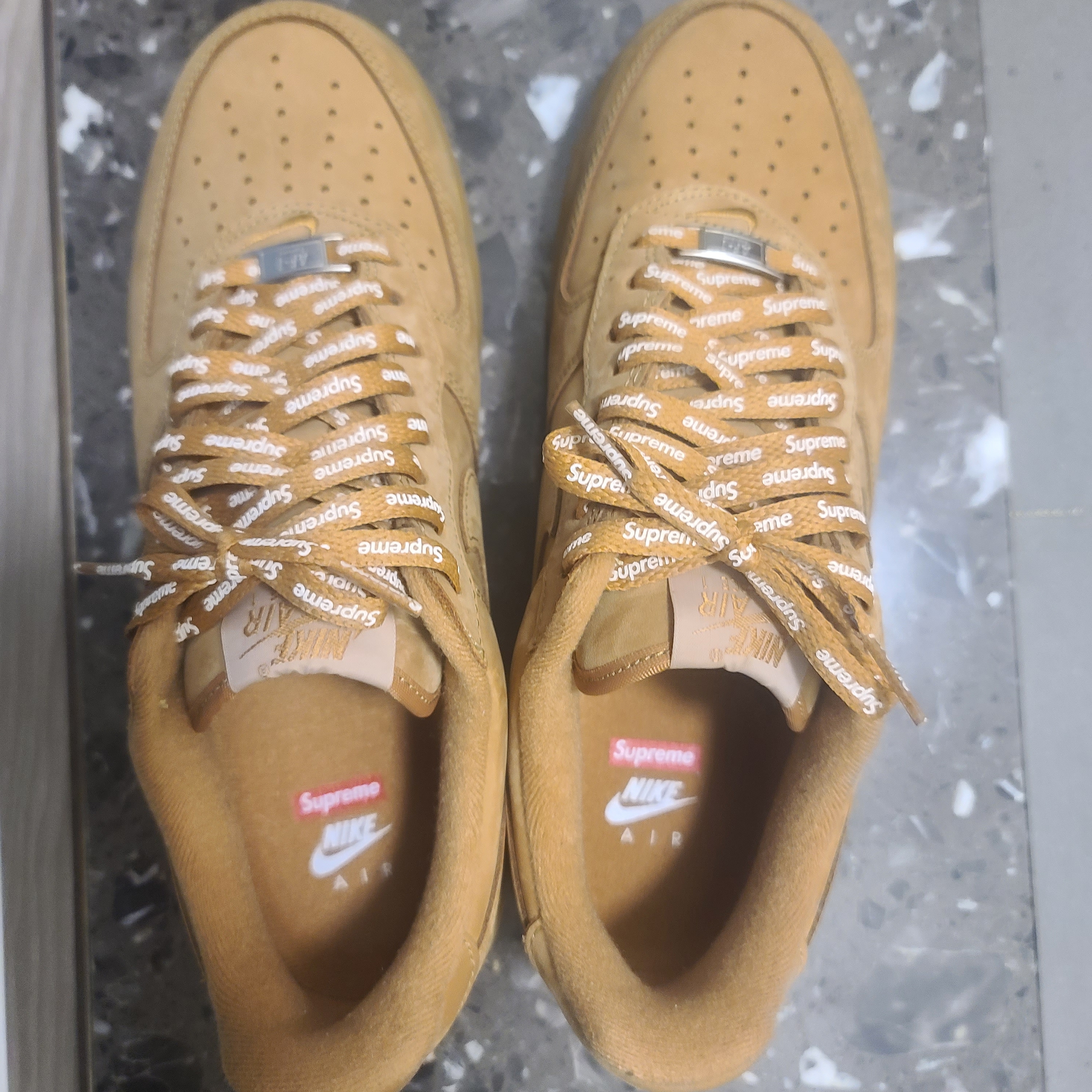 Nike x Supreme Air Force 1 Low Flax 착용 스타일