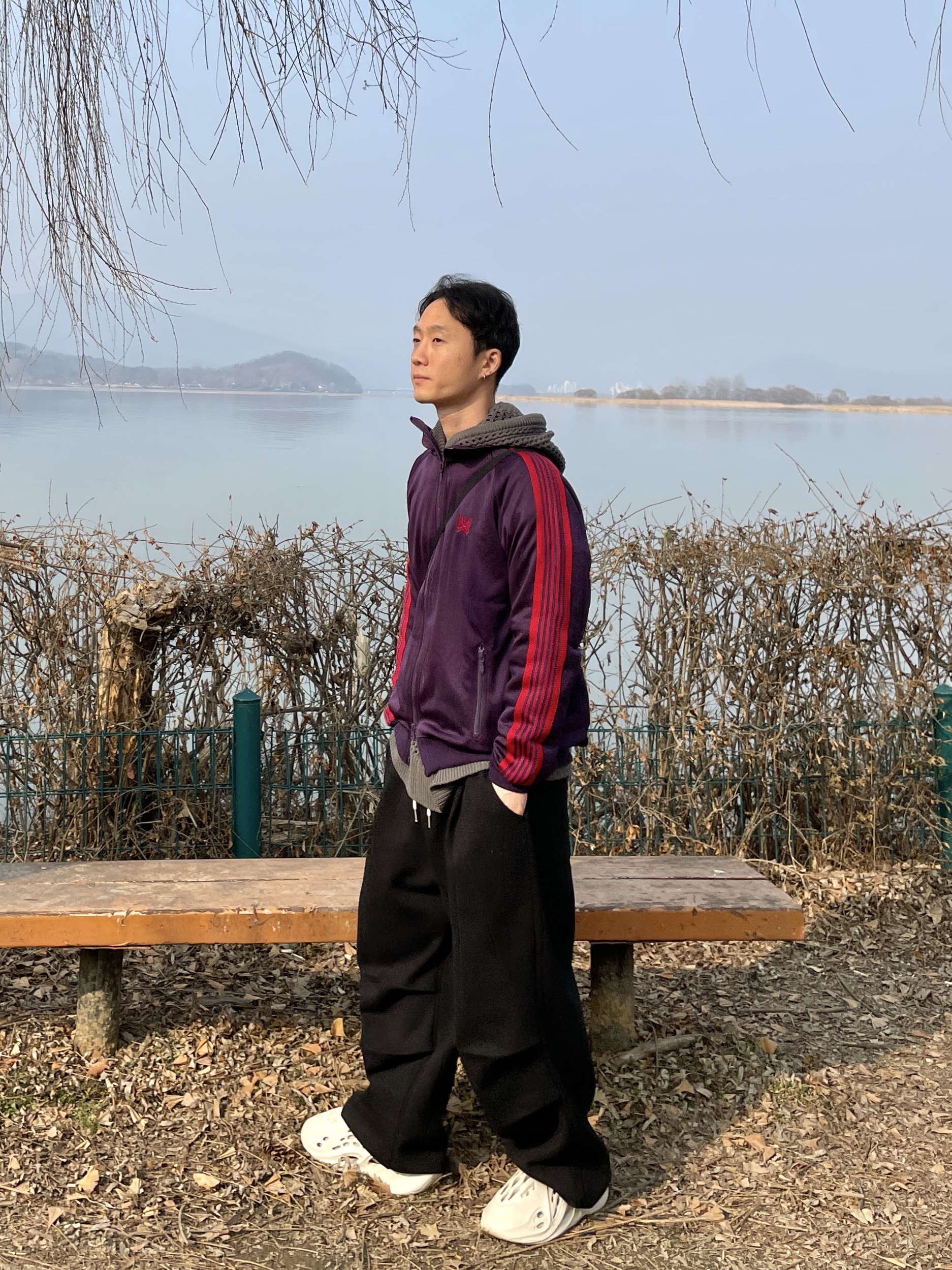 Adidas Yeezy Foam RNNR Sand, Needles Track Jacket Poly Smooth Dark Purple 착용 스타일