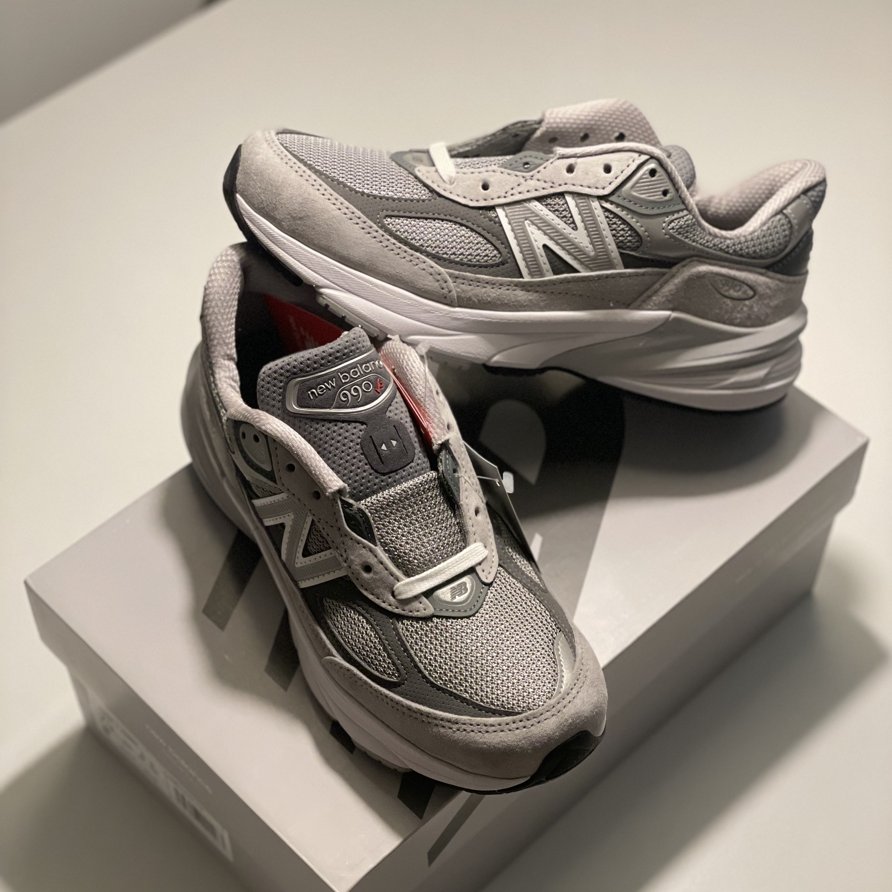 (W) New Balance 990v6 Made in USA Grey - B Standard 착용 스타일 - 1
