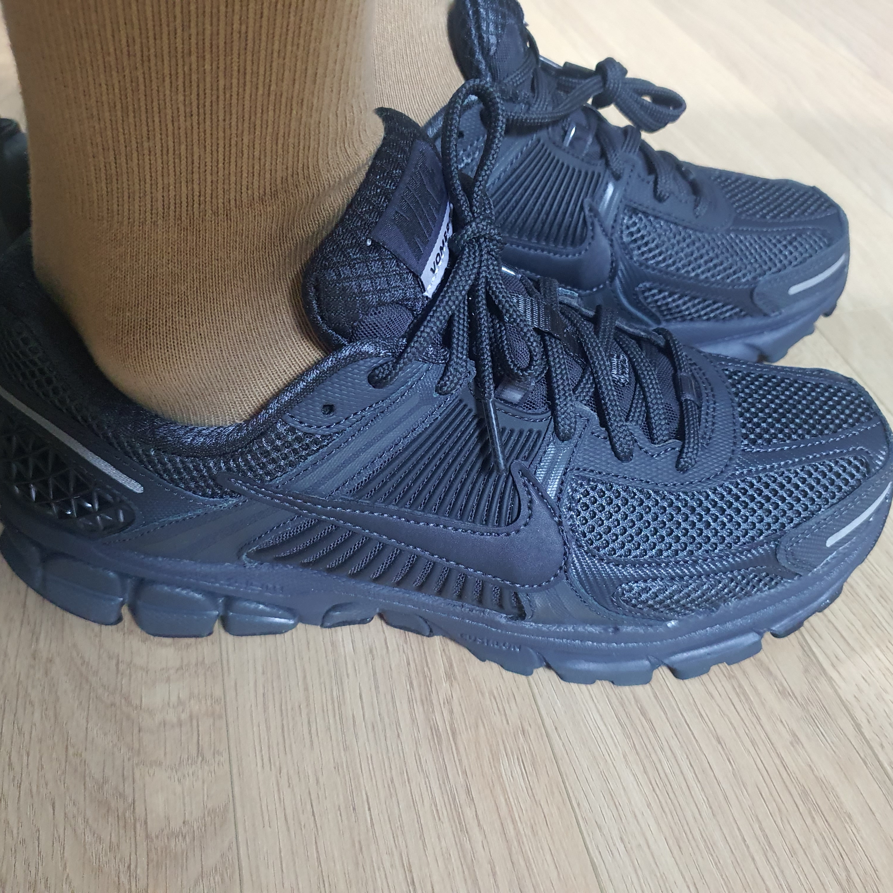 Nike Zoom Vomero 5 SP Anthracite 2023 착용 스타일 - 2