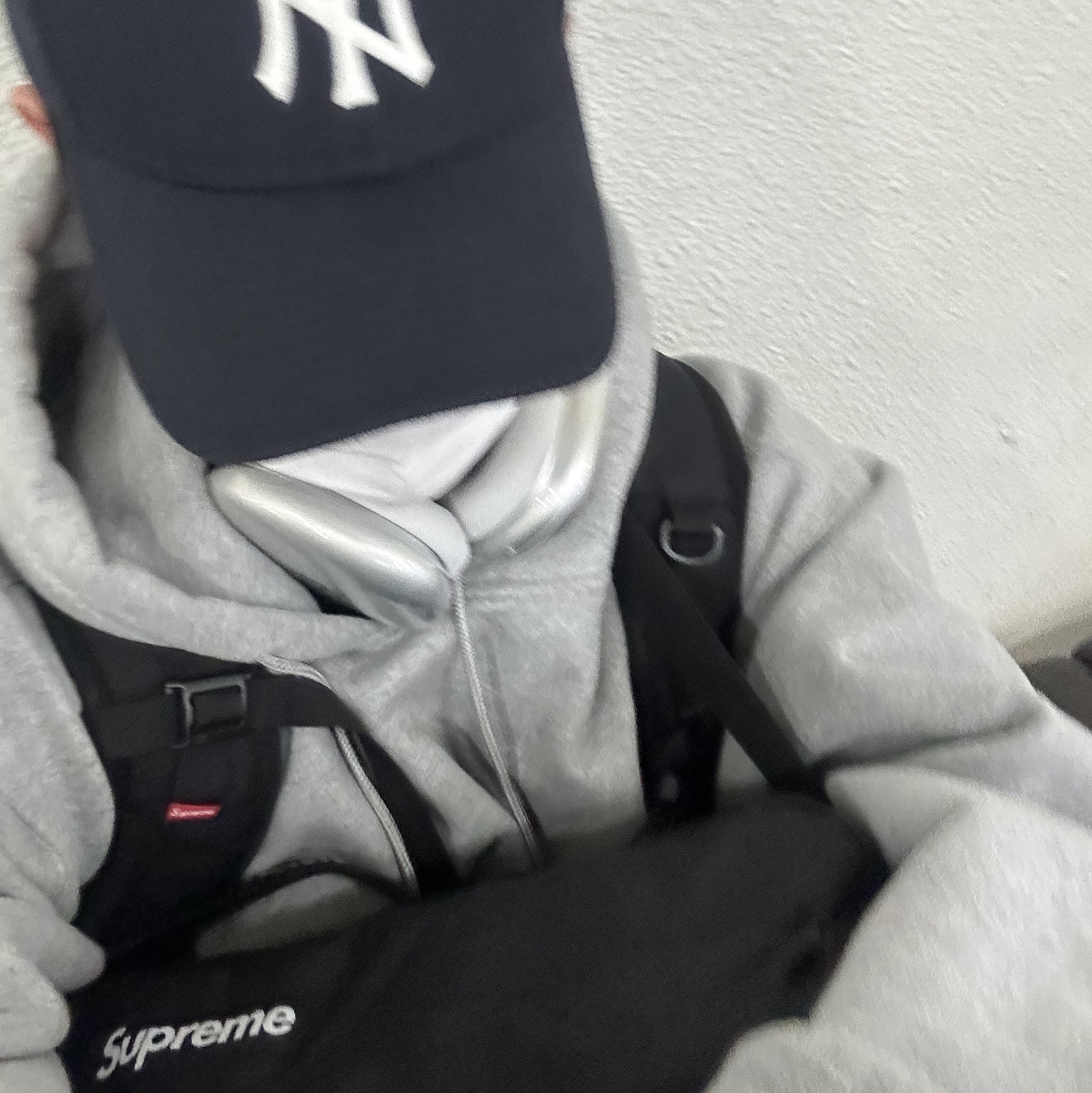 Supreme Duffle Bag Black - 22FW, Apple AirPods Max Lightning Silver (Korean Ver.) 착용 스타일