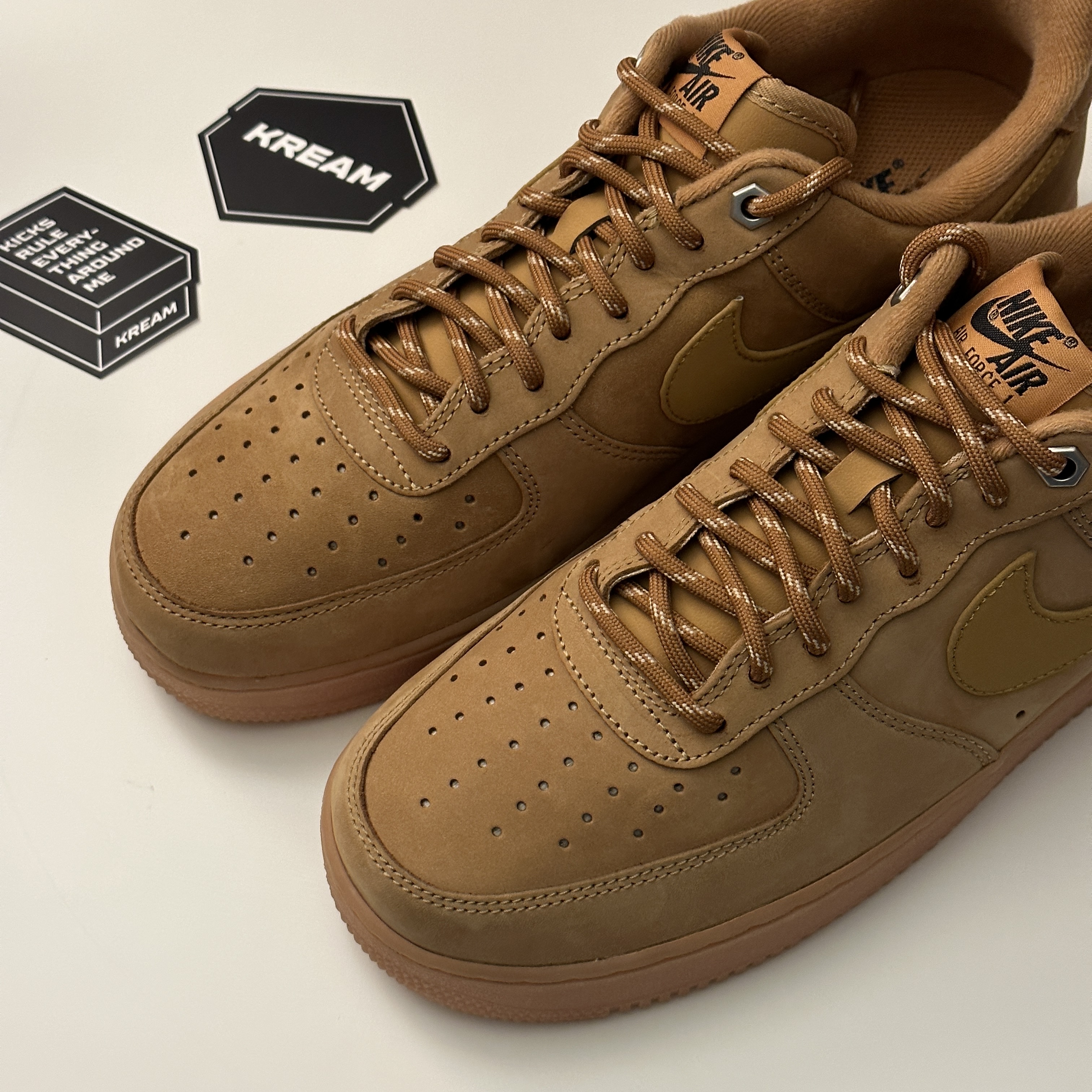 Nike Air Force 1 '07 WB Flax 착용 스타일