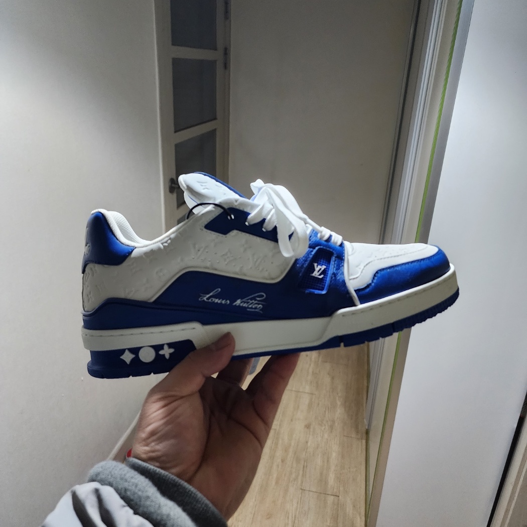 Louis Vuitton LV Trainer Sneakers Blue 착용 스타일 - 1