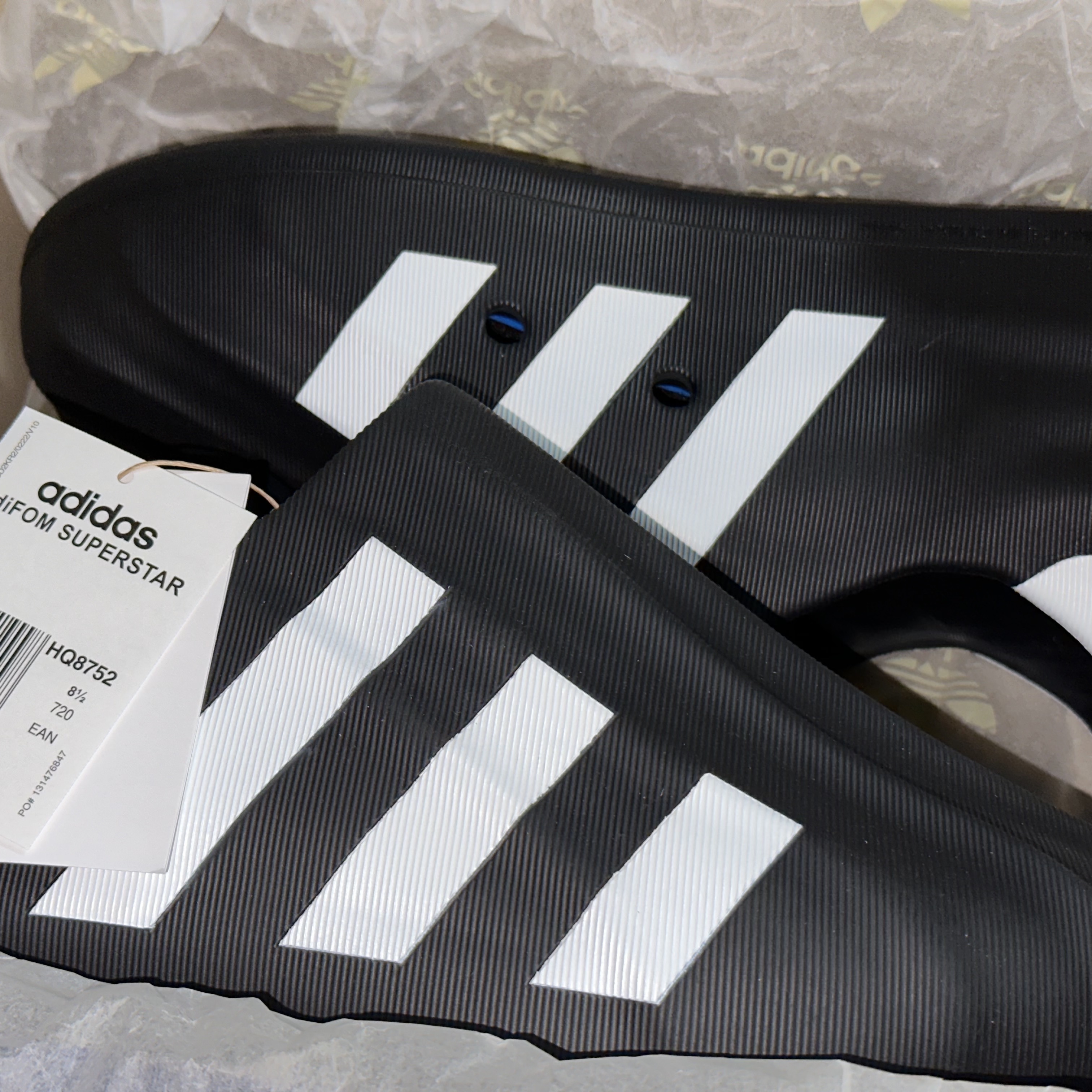 Adidas Adifom Superstar Core Black Cloud White 착용 스타일