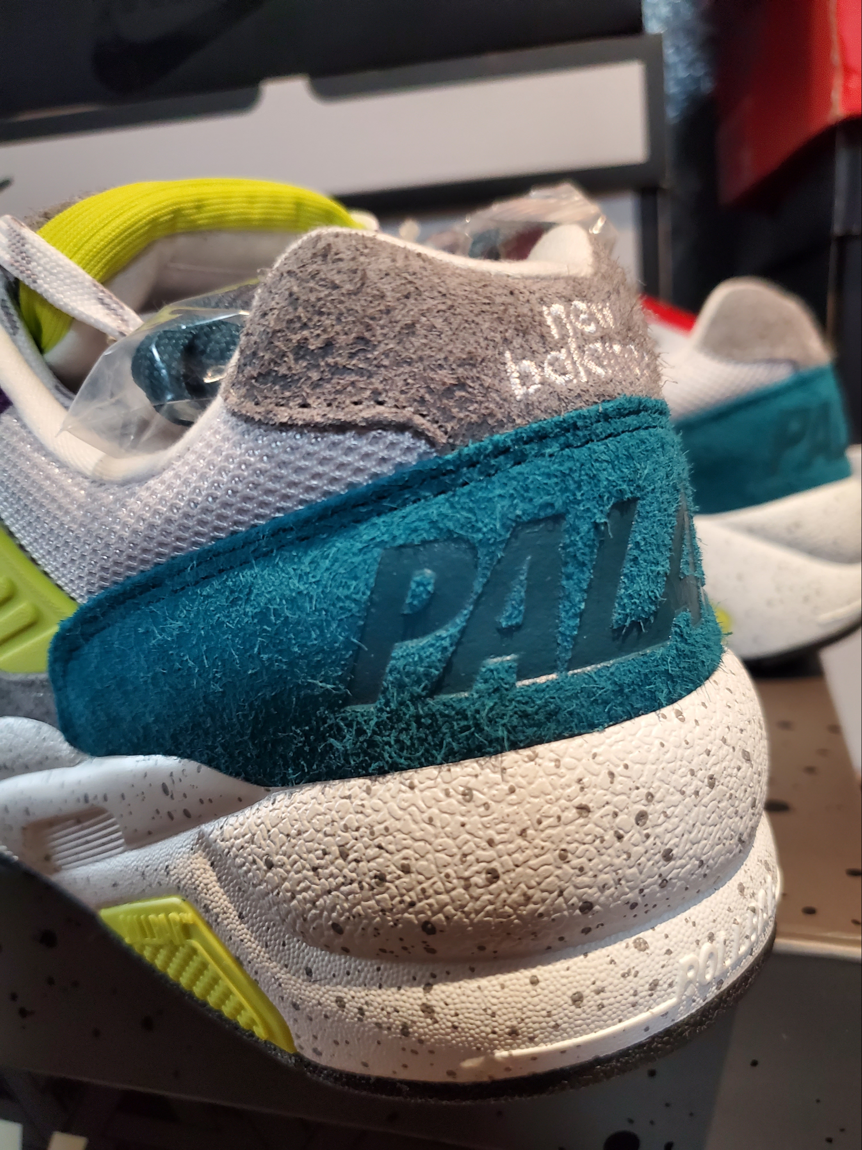New Balance x Palace MT580 Shaded Spruce Pansy 착용 스타일 - 4