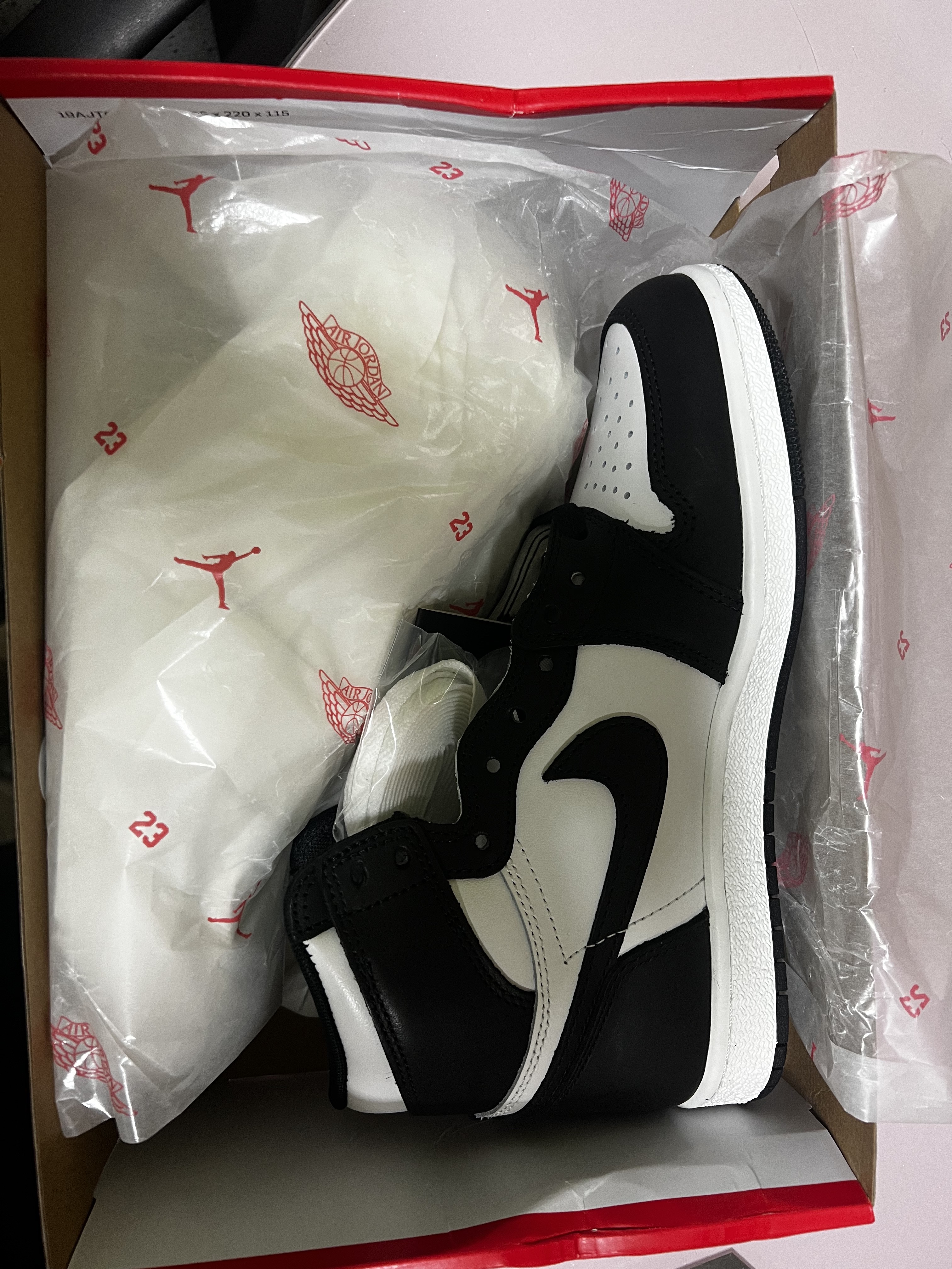 Jordan 1 High 85 Black White 착용 스타일
