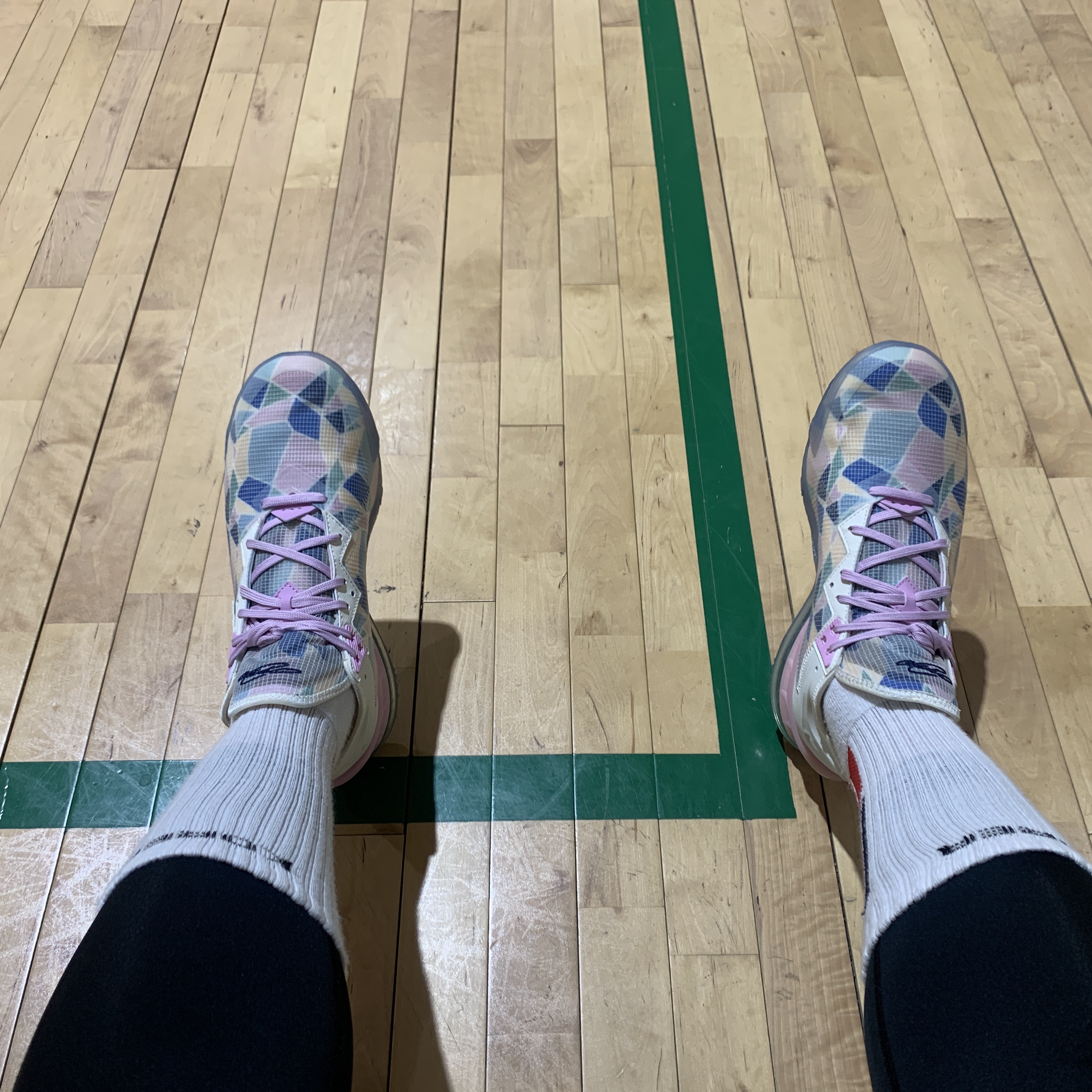 Nike x Atmos LeBron 18 Low Light Arctic Pink 착용 스타일 - 2